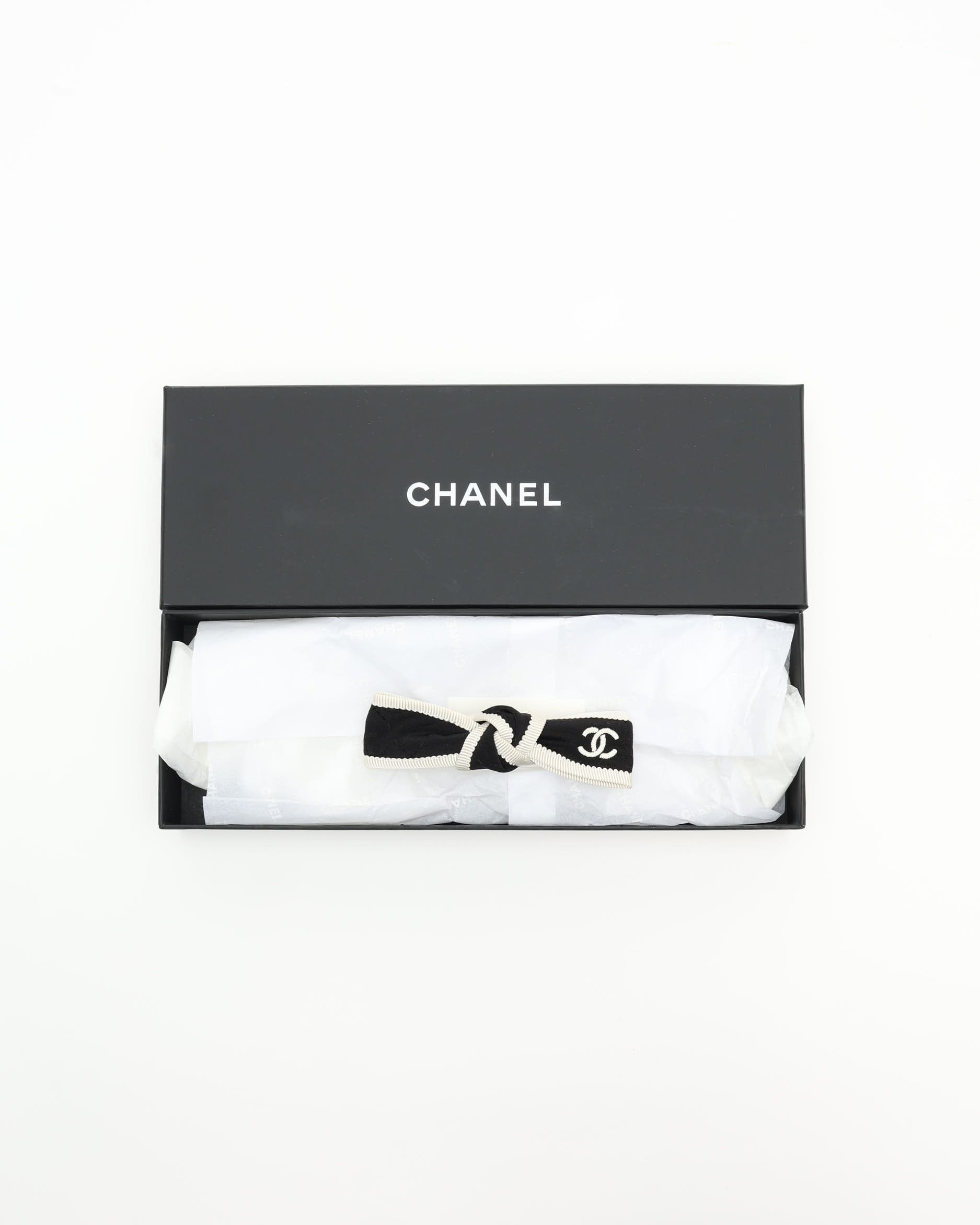 Pre-owned Chanel Coco Mark Ribbon Hair Clip