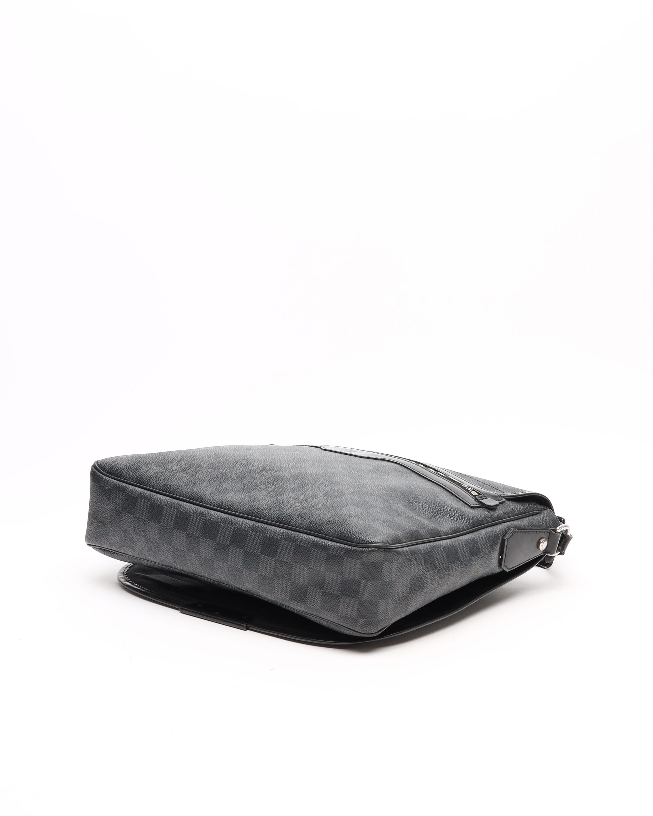 Pre-owned Louis Vuitton Damier Graphite Daniel Mm Shoulder Bag