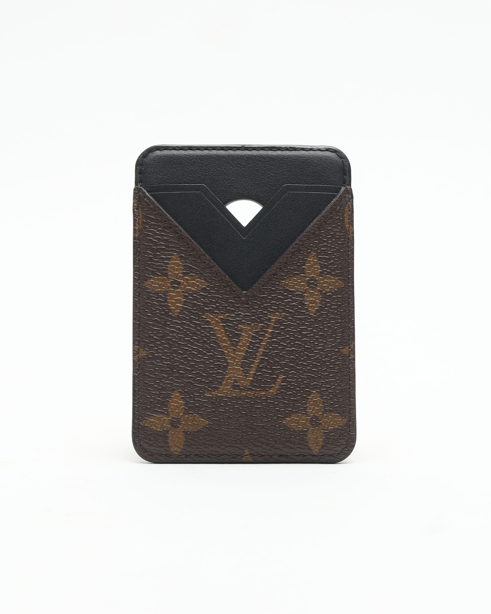 Pre-owned Louis Vuitton Porte-cartes Magnet In Brown