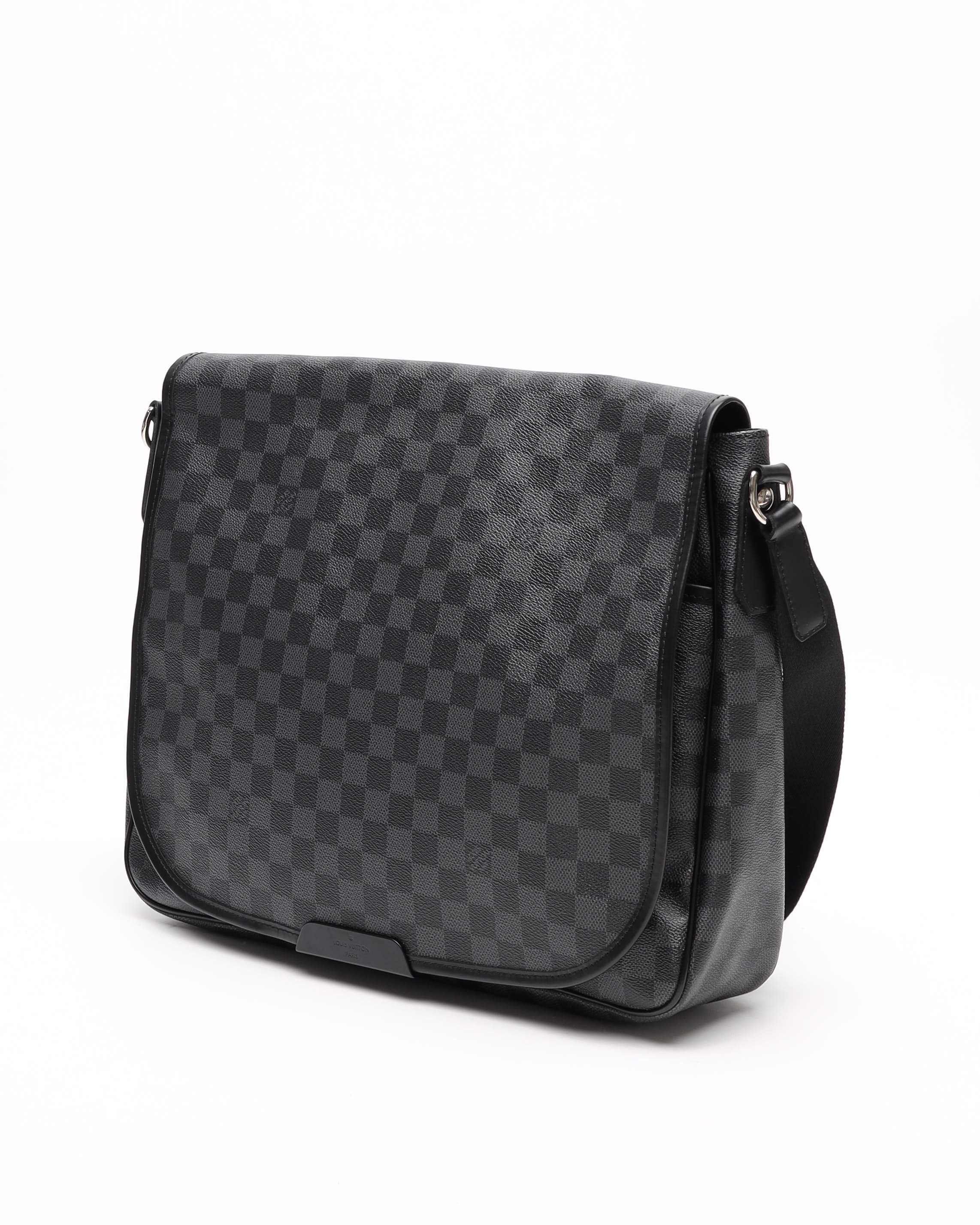 Pre-owned Louis Vuitton Damier Graphite Daniel Gm Bag In Gray