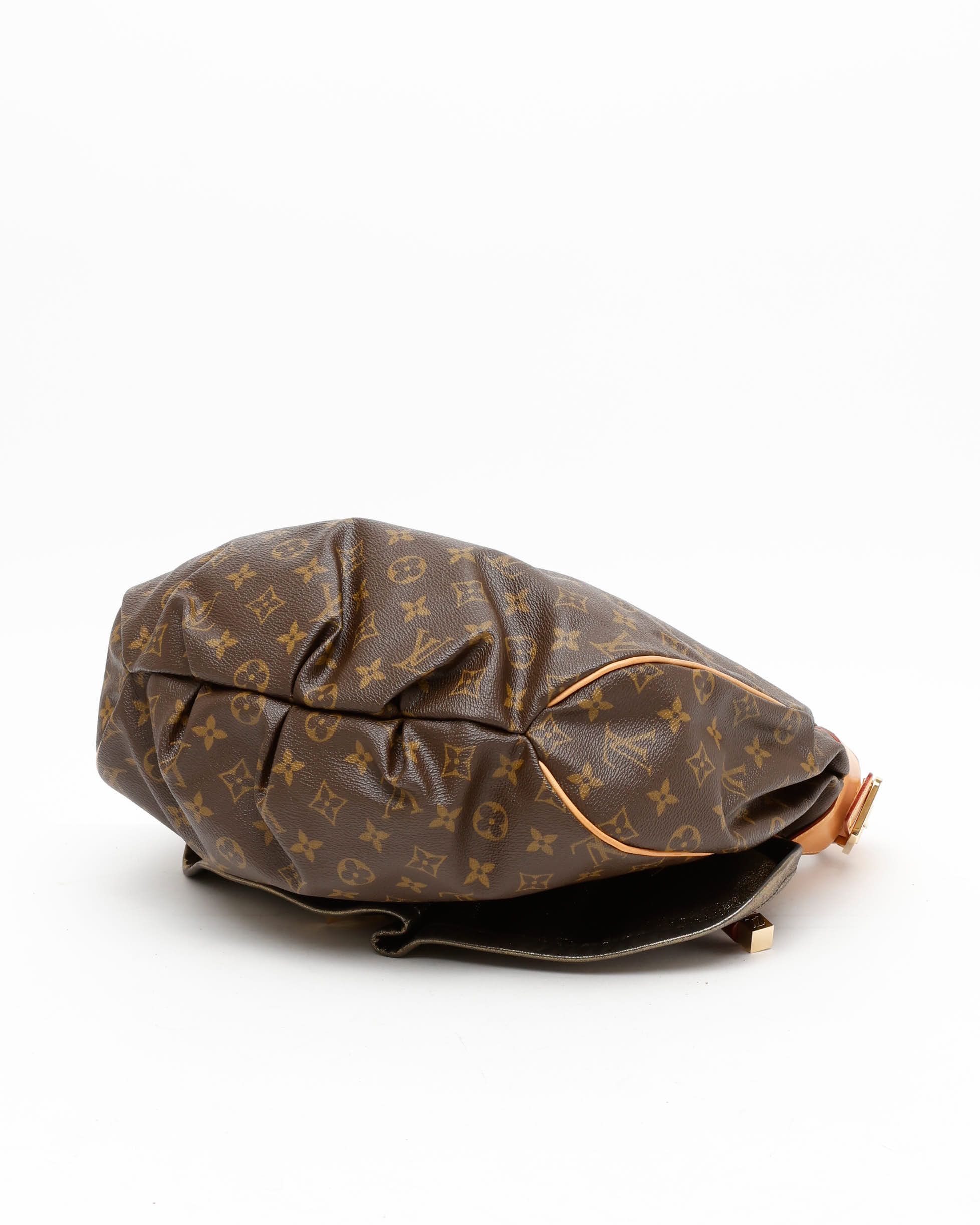 Pre-owned Louis Vuitton Monogram Kalahari Gm Bag In Brown