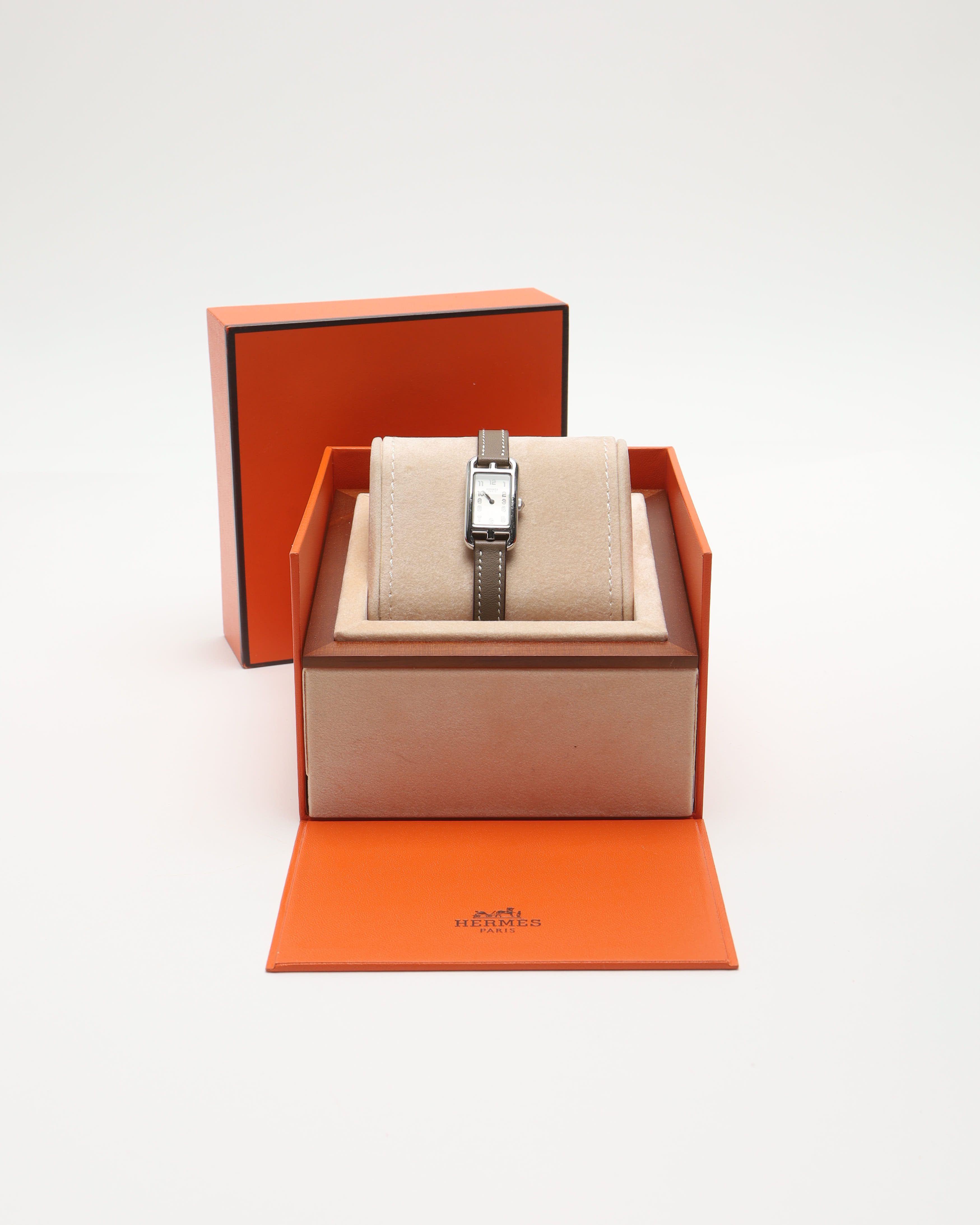 Pre-owned Hermes Hermès Nantucket 17mm Ref Na2.110 Full Set Watch In Silver