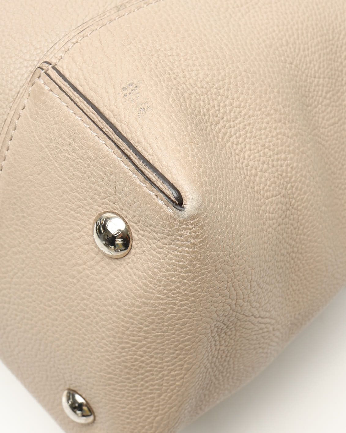 Pre-owned Louis Vuitton Taurillon Soft Lockit Mm Bag In Sand
