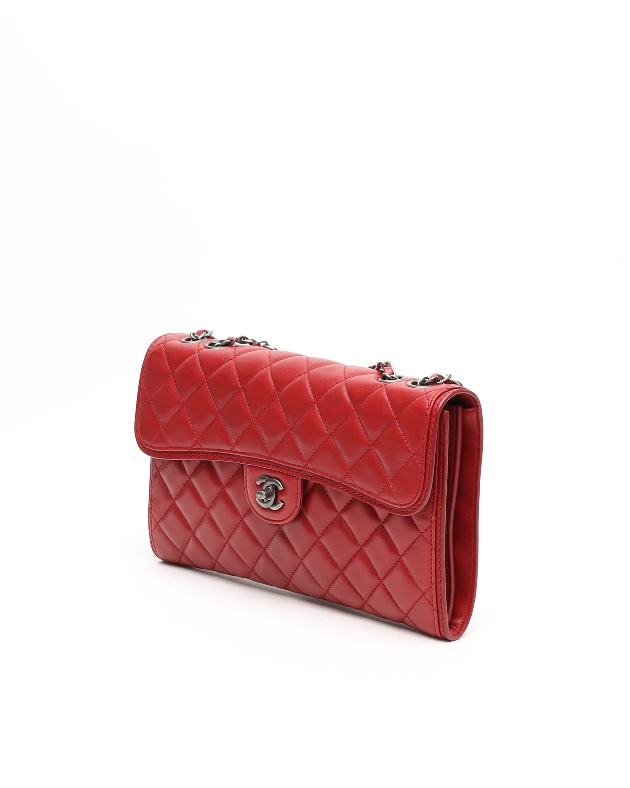 Pre-owned Chanel Citizen Zip Flap Bag In Red