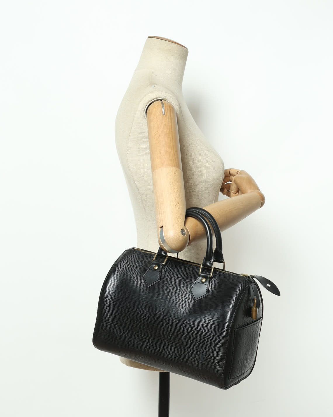 Pre-owned Louis Vuitton Epi Speedy 25 Bag In Black