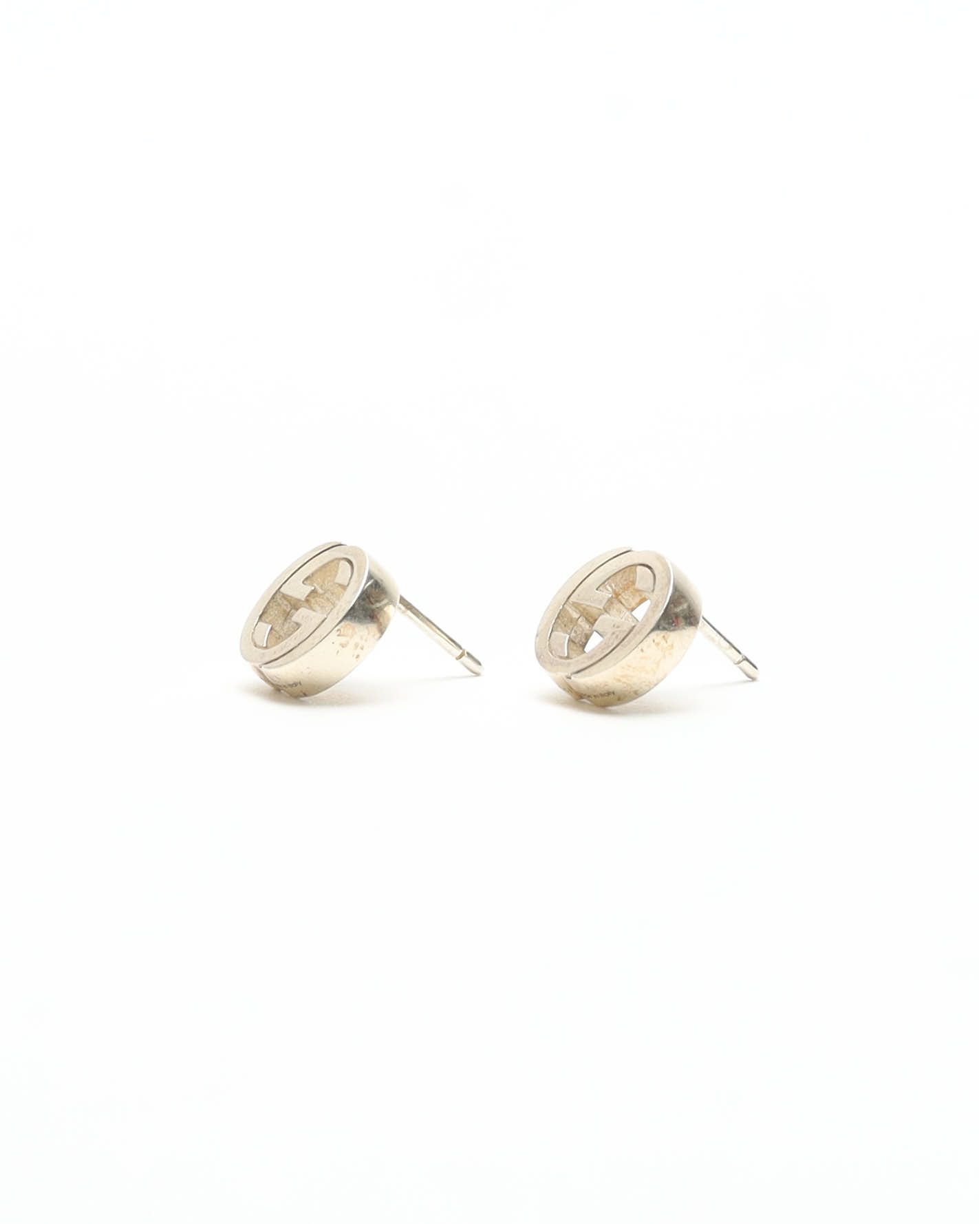Gucci Interlocking G Silver Studs Earrings In Metallic