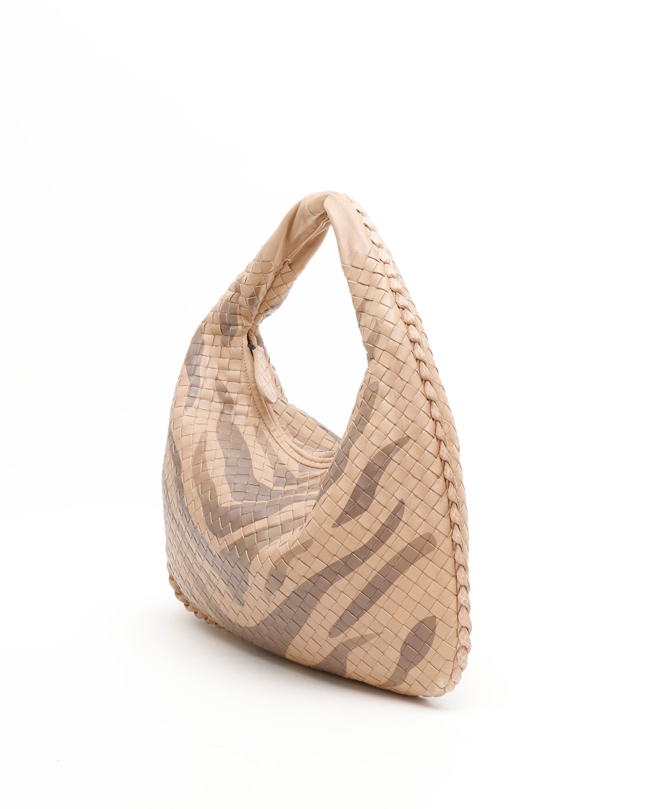 Bottega Veneta Medium Intrecciato Hobo Bag In Neutral