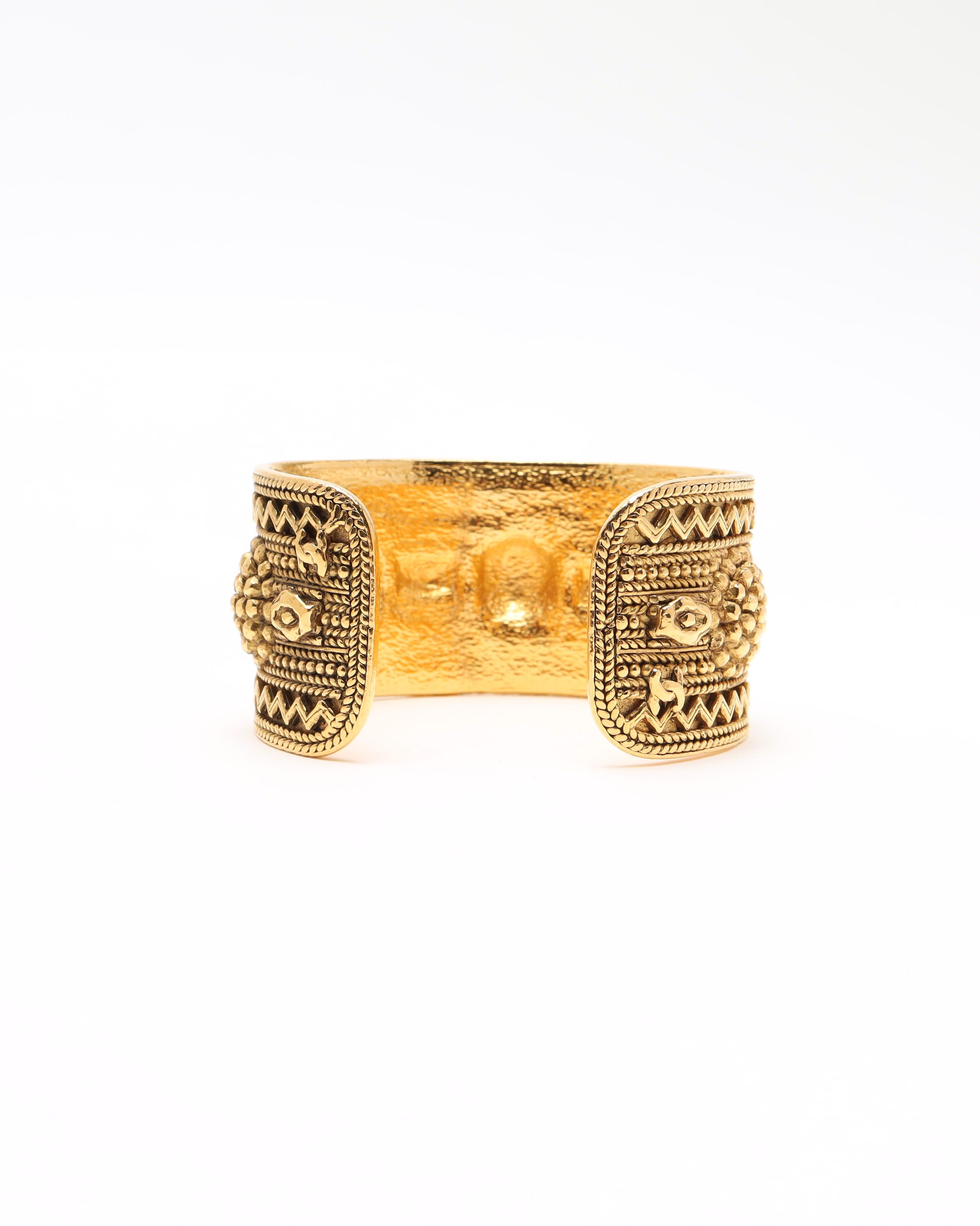 Pre-owned Chanel Cuff Bracelet In Gold