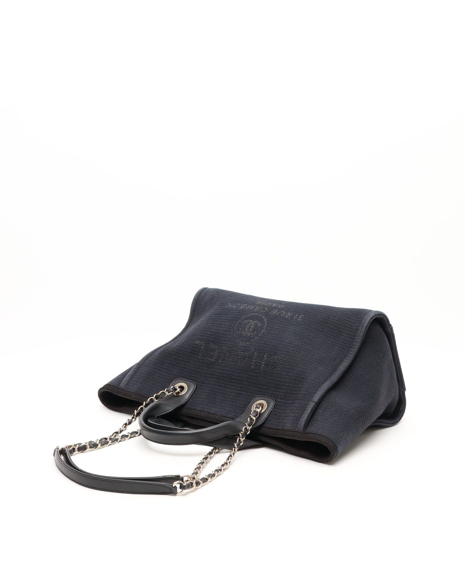 Pre-owned Chanel Deauville Mm Tote Bag In Blue