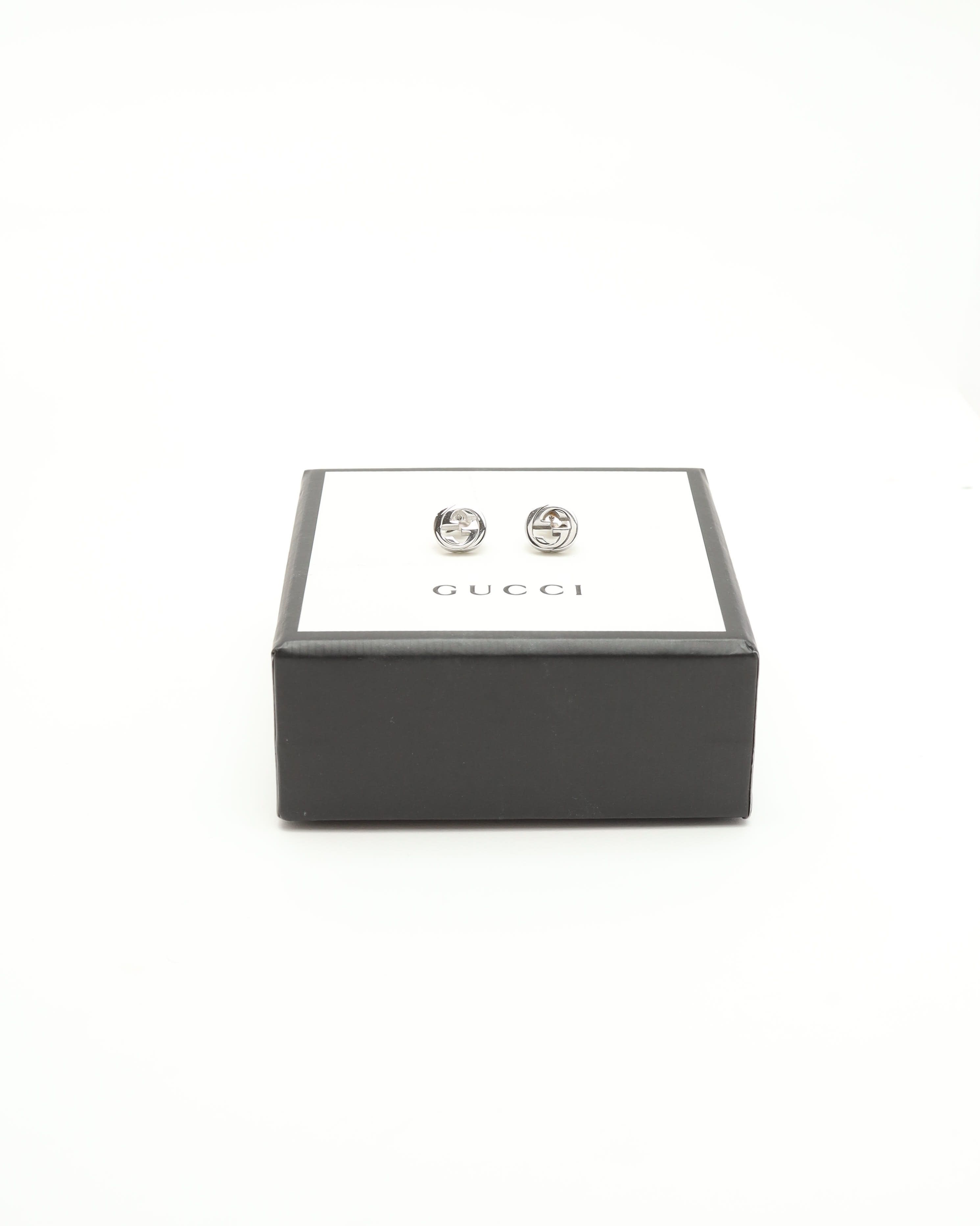 Gucci Interlocking G Silver Studs Earrings In Silver