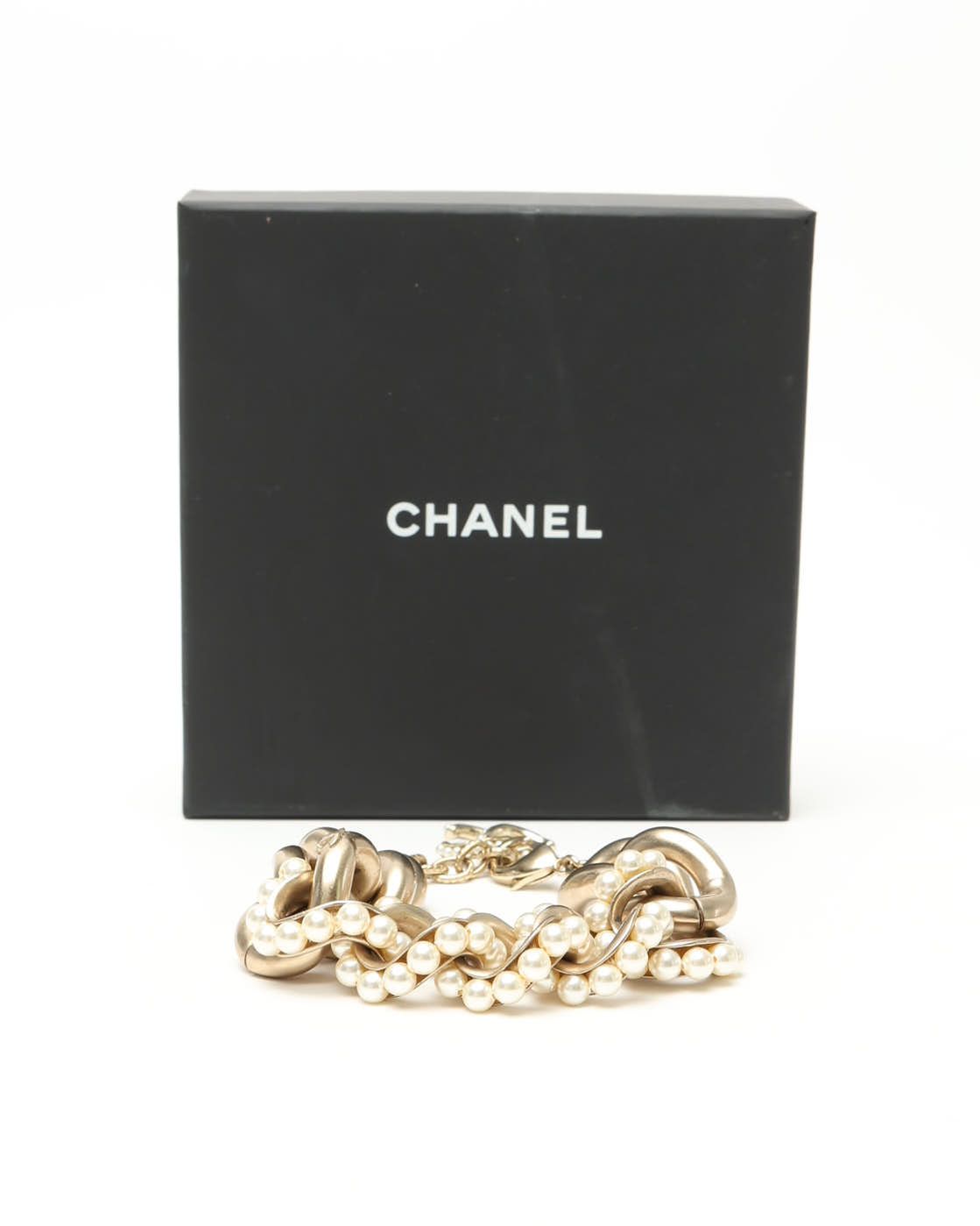Pre-owned Chanel Pearl Bracelet In Multi