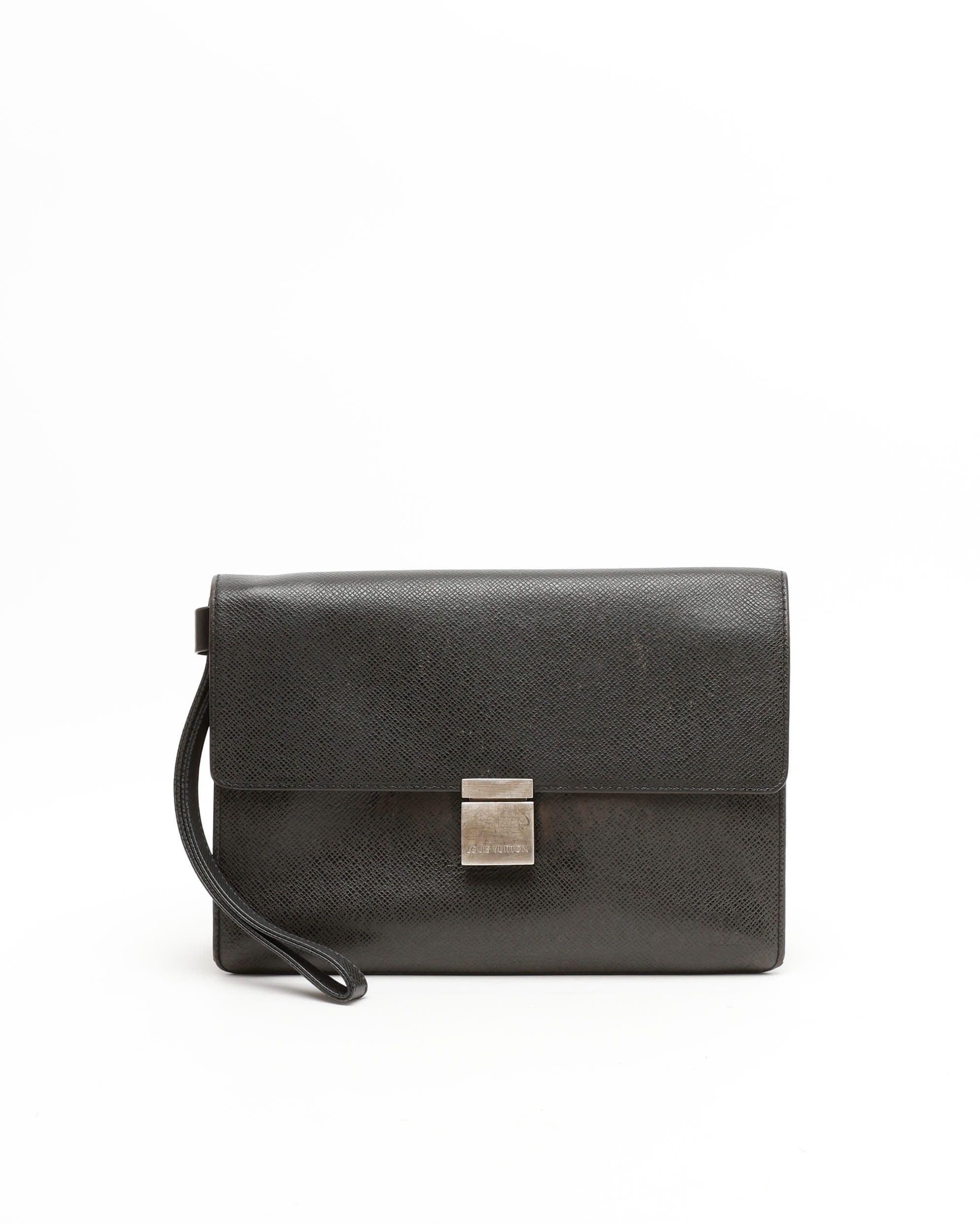 Pre-owned Louis Vuitton Taiga Selenga Clutch Bag In Black