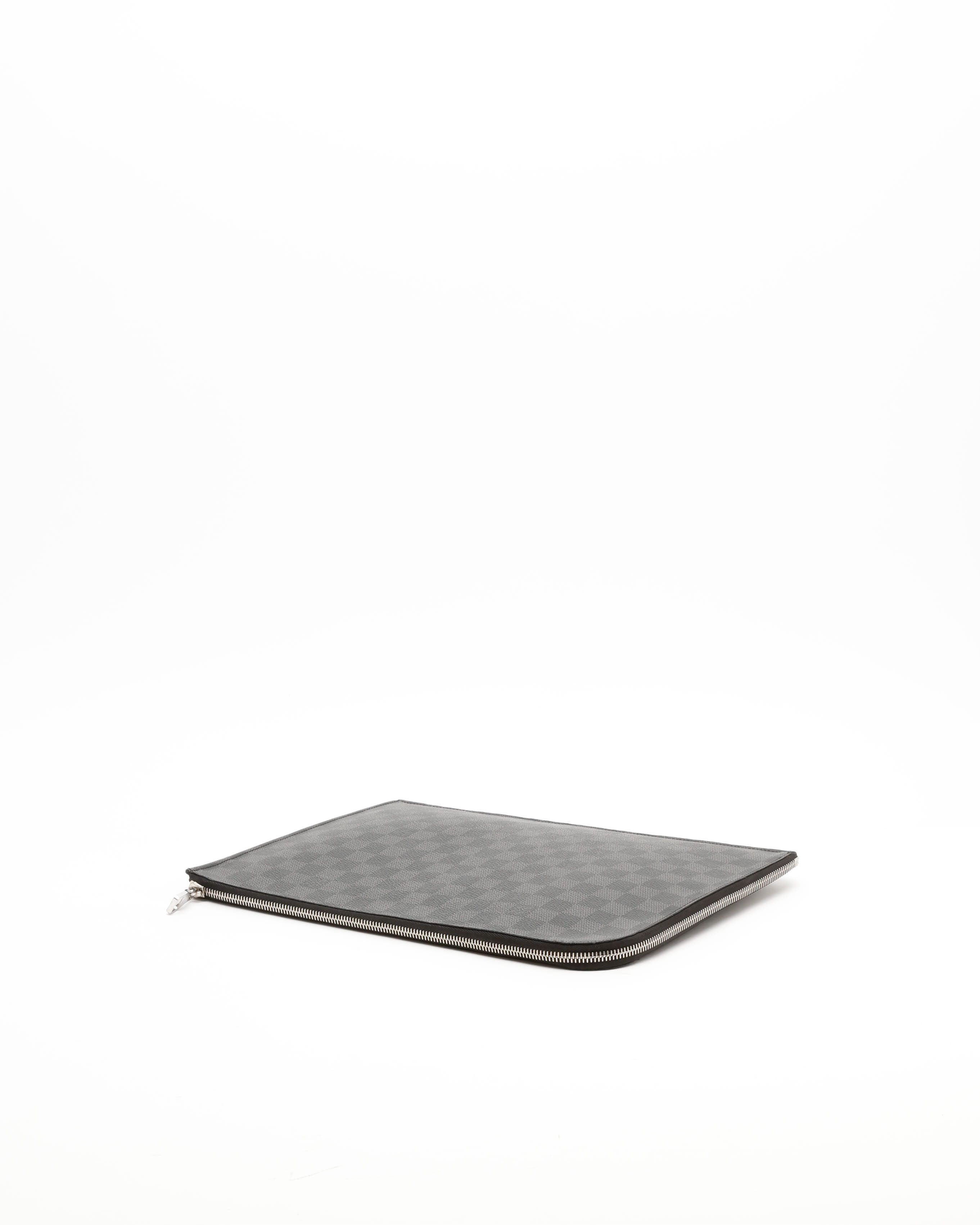 Pre-owned Louis Vuitton Damier Graphite Laptop Case, Size 15-inch In Black