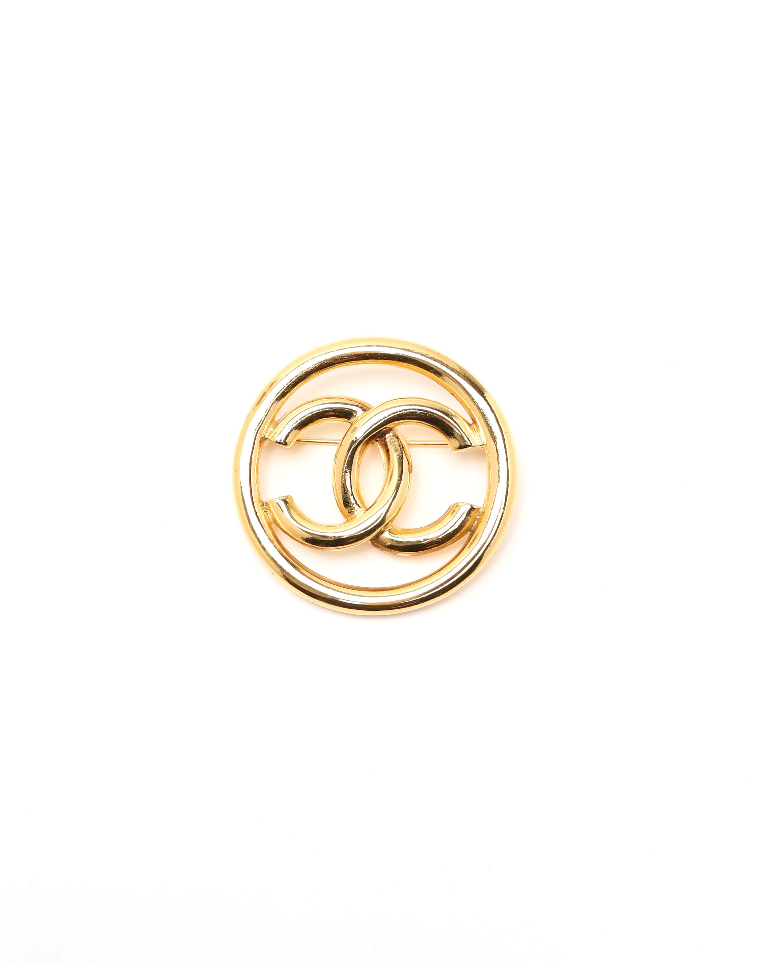 Pre-owned Chanel Cc Brooch In Gold