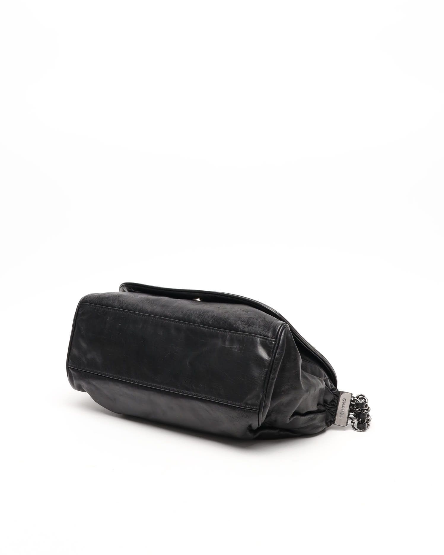 Pre-owned Chanel Cc Chain Flap Shoulder Bag In Black