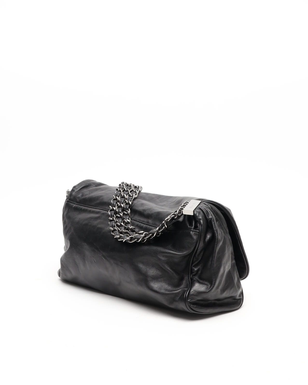 Pre-owned Chanel Cc Chain Flap Shoulder Bag In Black