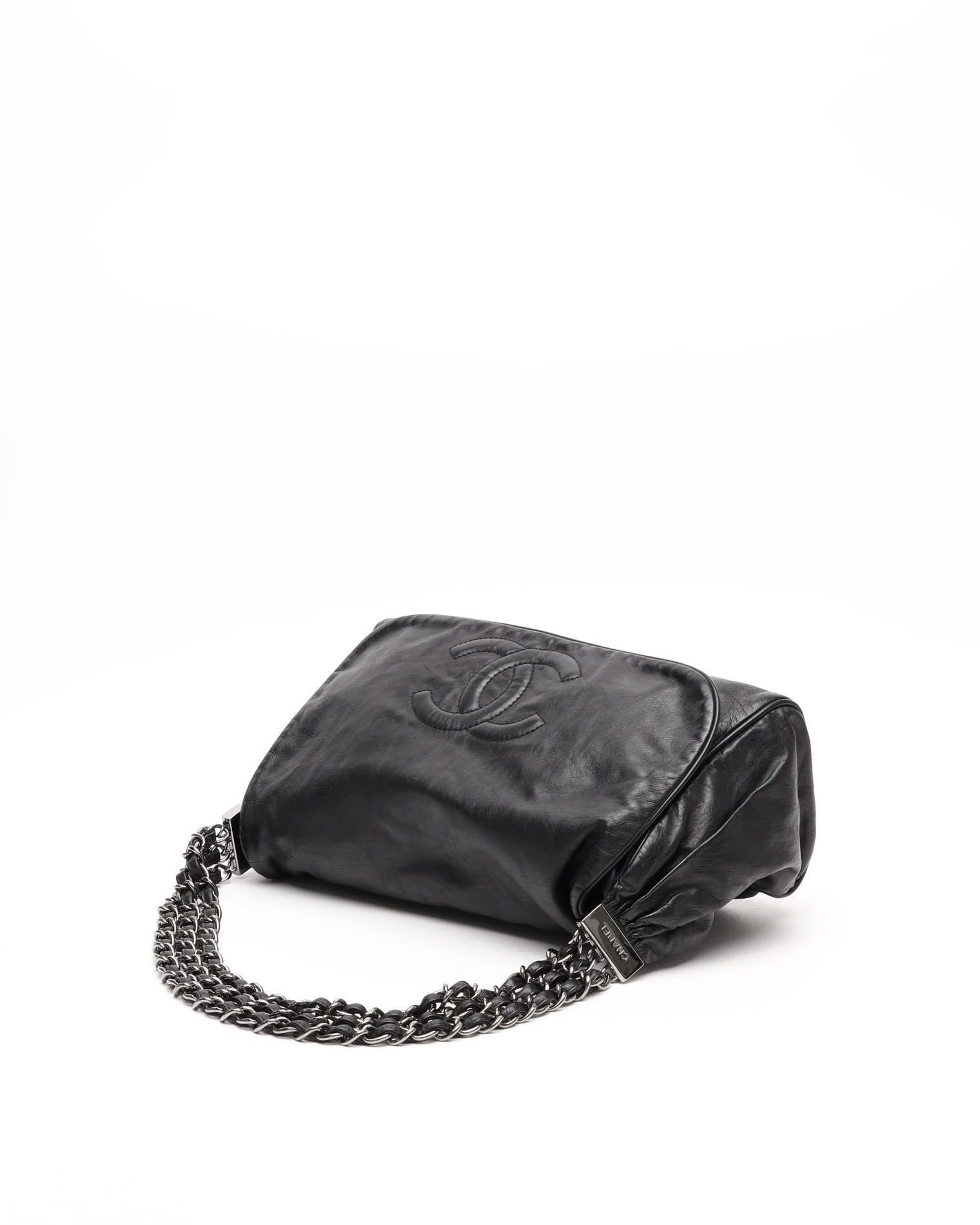 Pre-owned Chanel Cc Chain Flap Shoulder Bag In Black