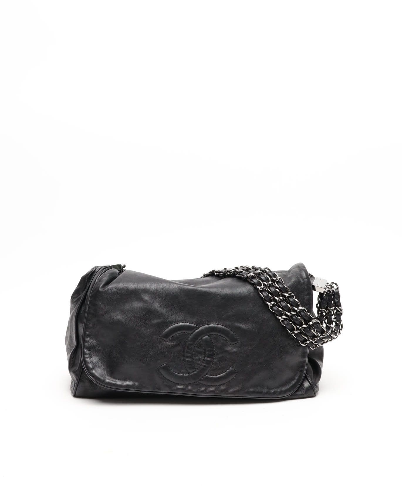 Pre-owned Chanel Cc Chain Flap Shoulder Bag In Black
