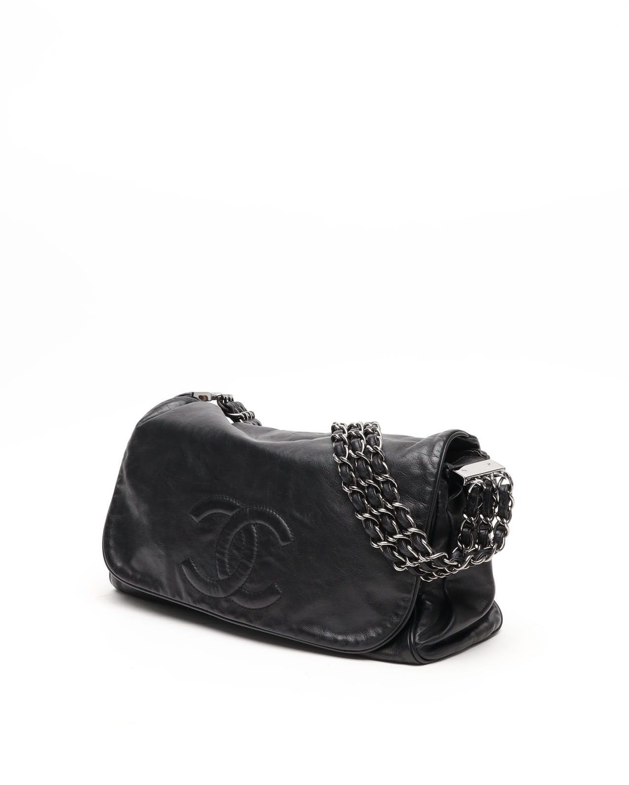 Pre-owned Chanel Cc Chain Flap Shoulder Bag In Black