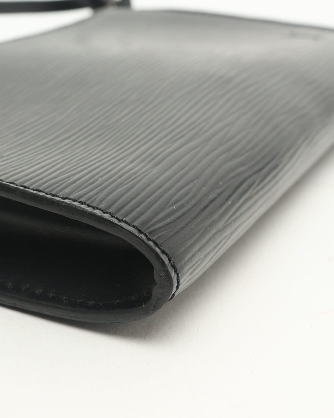 Pre-owned Louis Vuitton Epi Pochette Accessoires Bag In Black