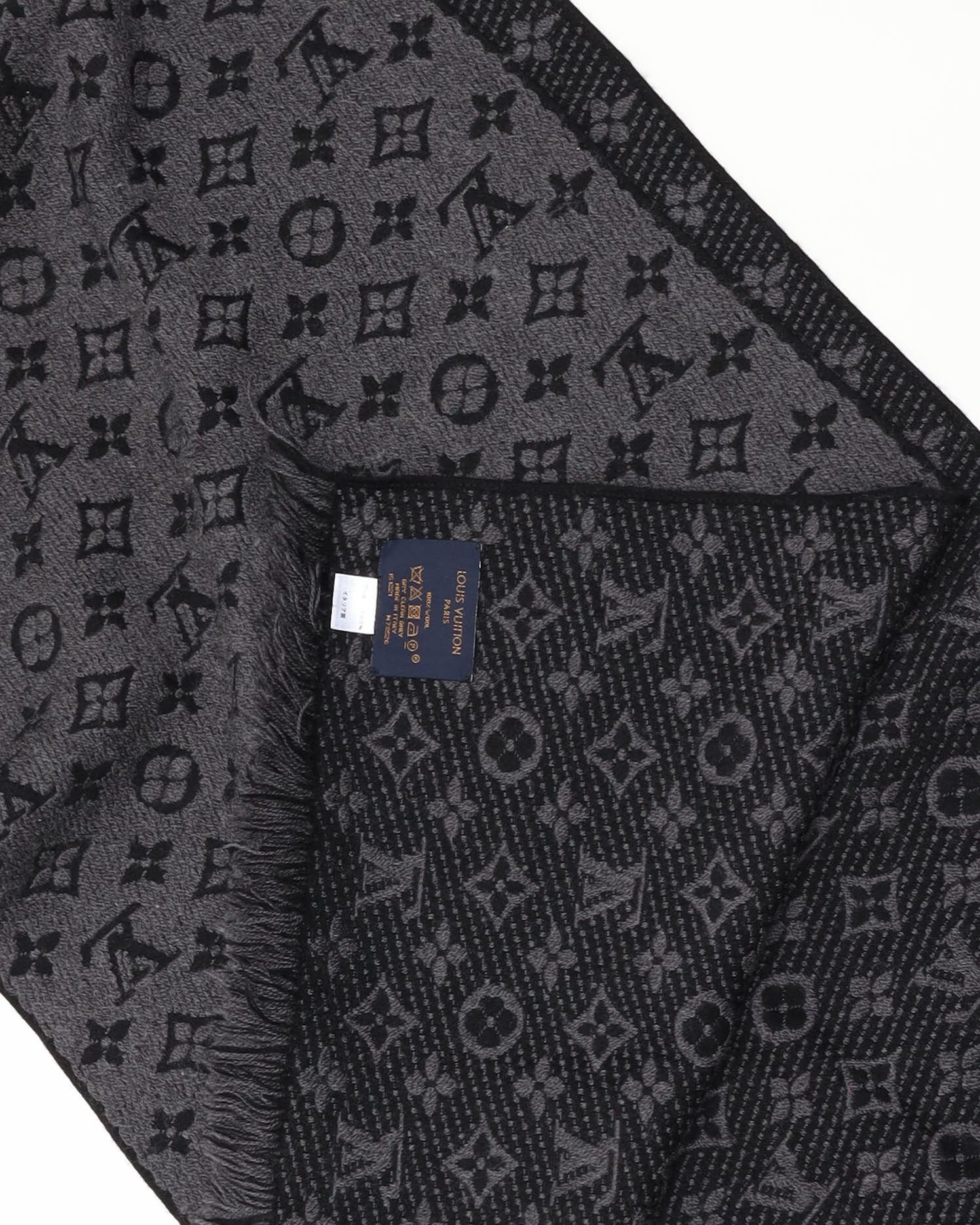 Pre-owned Louis Vuitton Monogram Classic Scarf In Gray