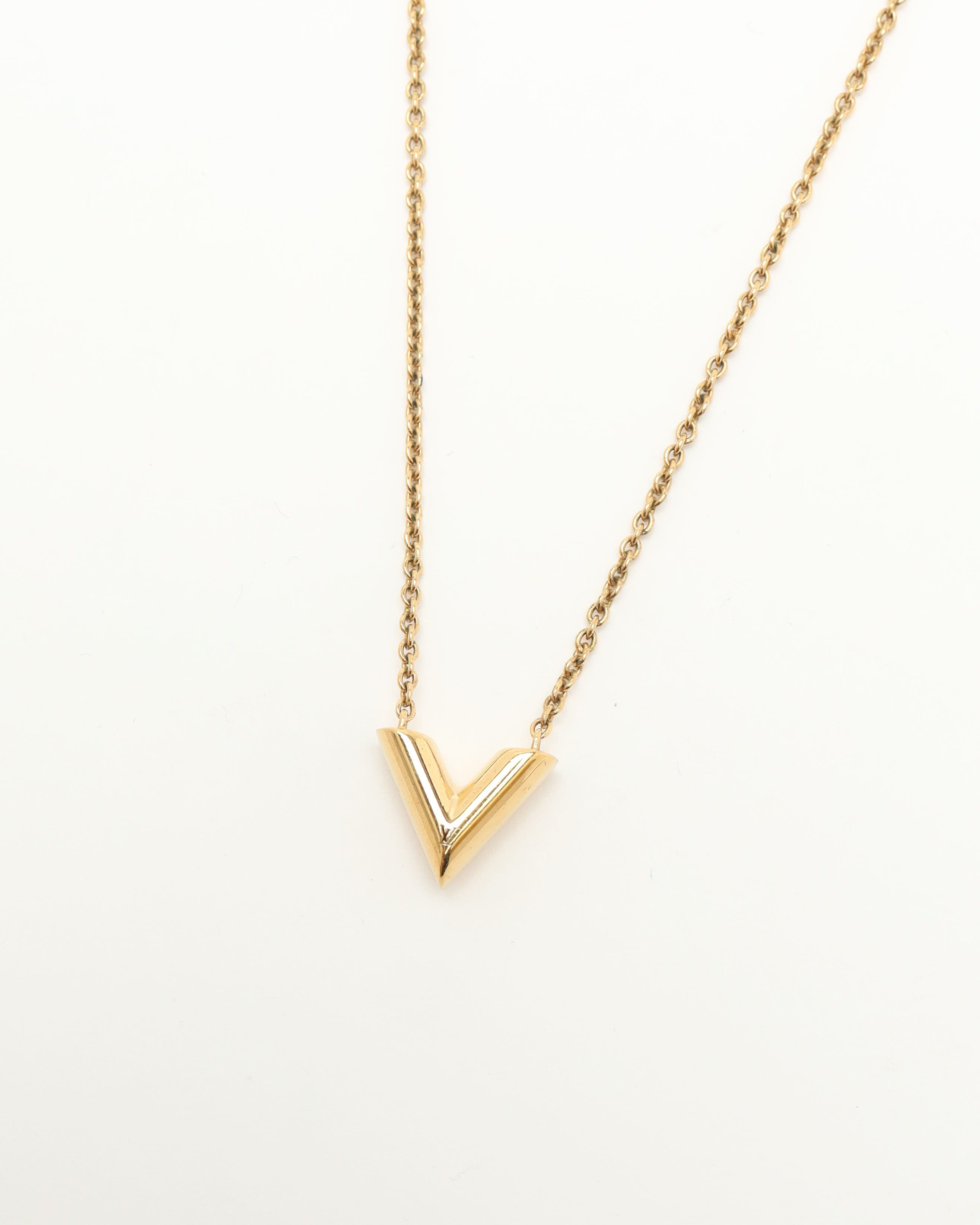 Pre-owned Louis Vuitton Essential V Necklace In Gold