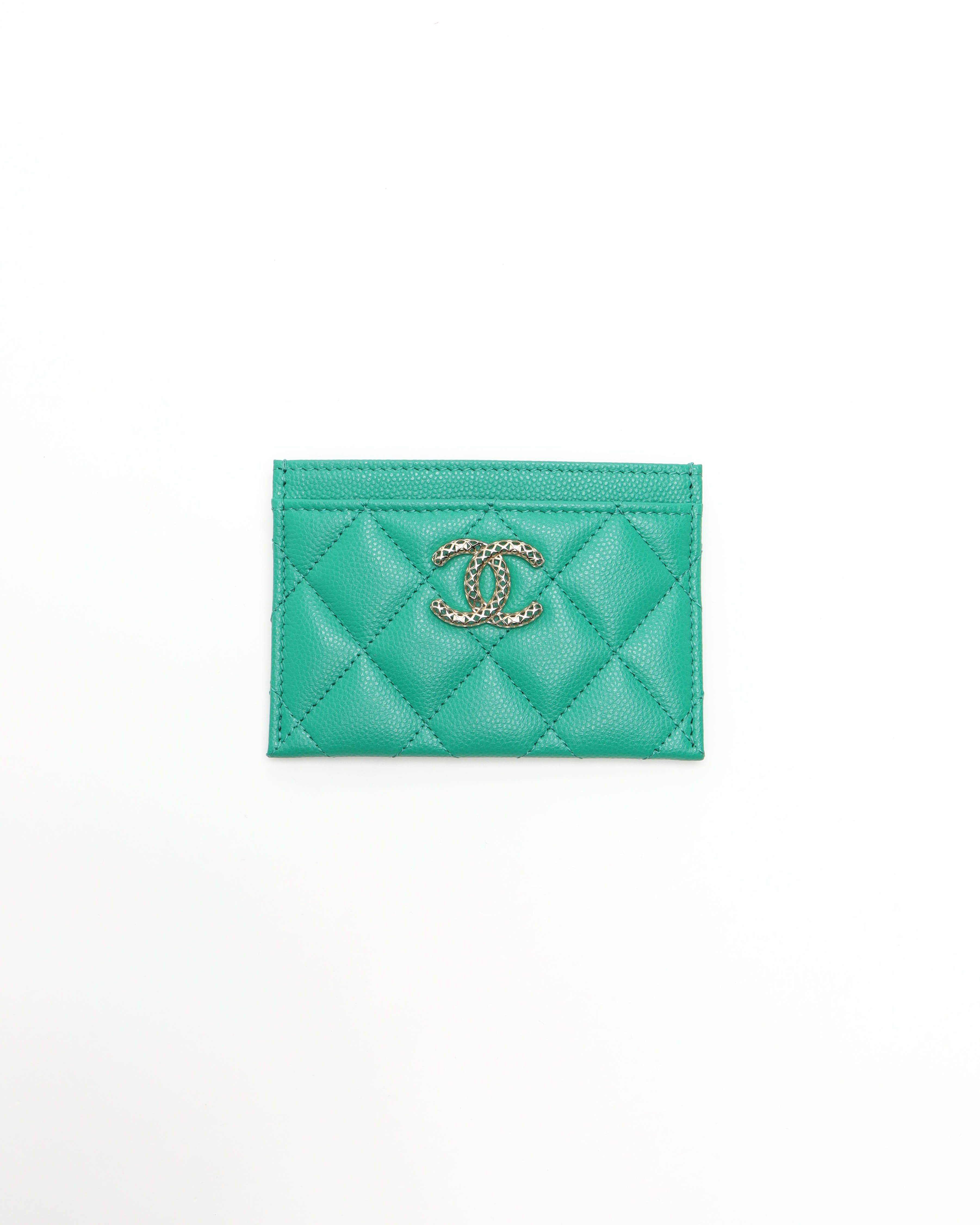 Pre-owned Chanel Matelasse Caviar Card Holder In Green