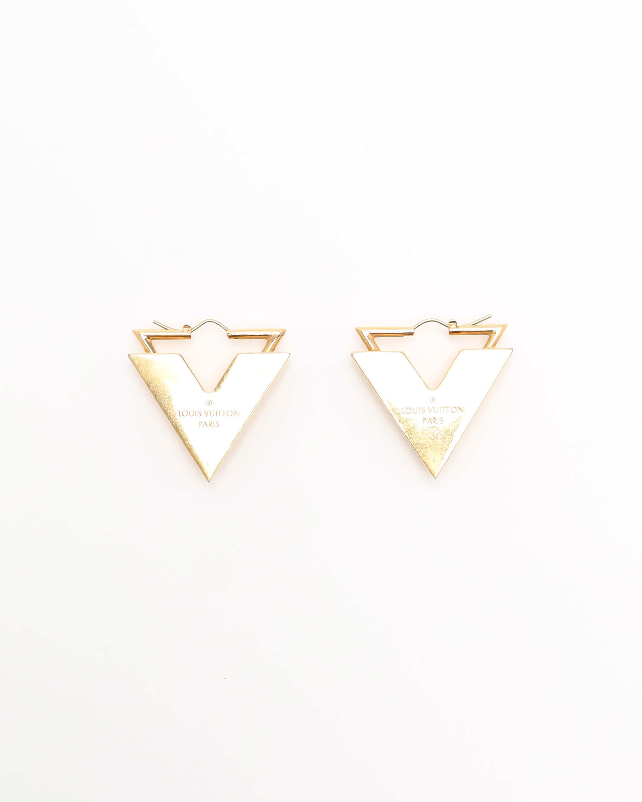 Pre-owned Louis Vuitton Guilloche Essential V Earrings In Gold