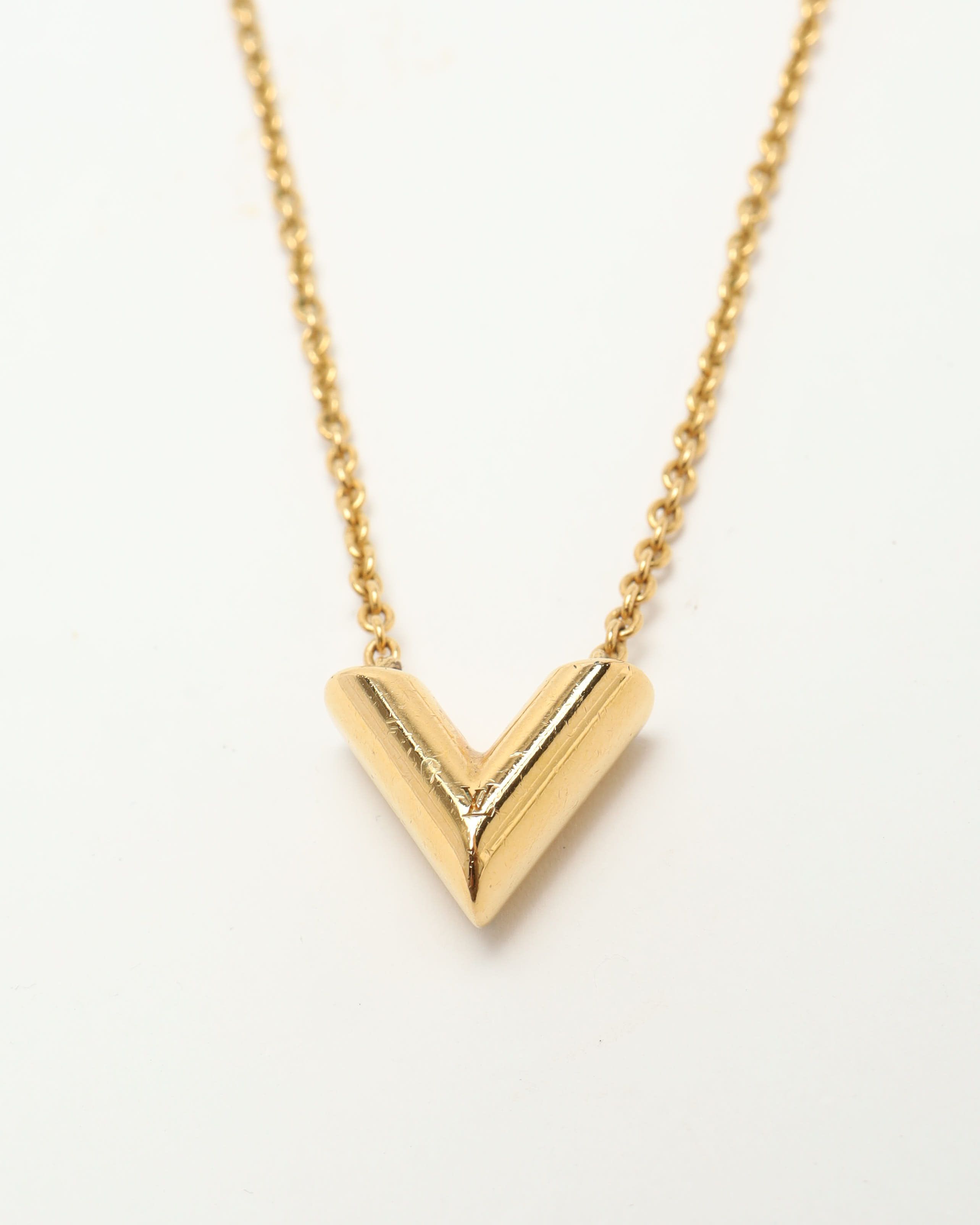 Pre-owned Louis Vuitton Essential V Necklace In Gold