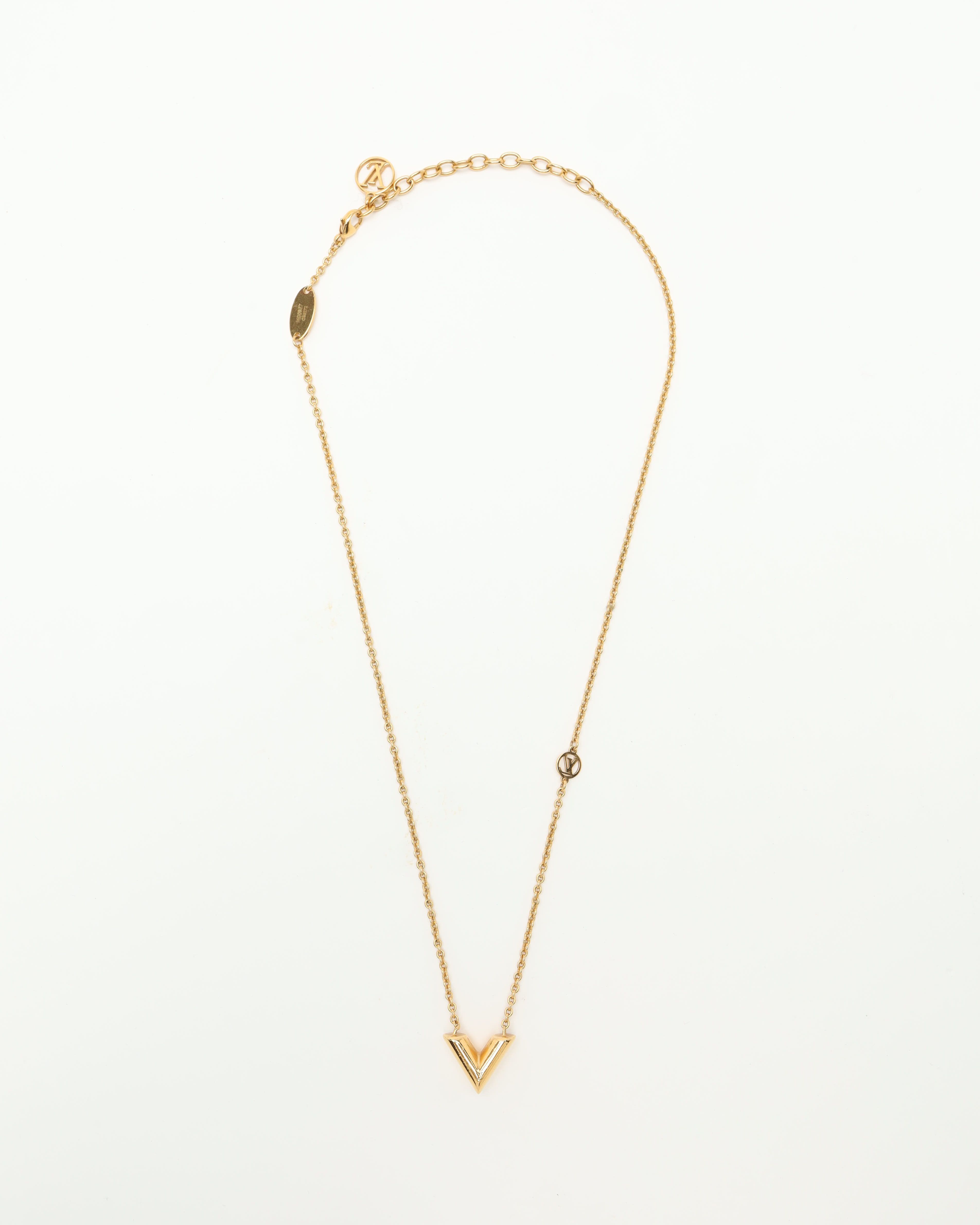 Pre-owned Louis Vuitton Essential V Necklace In Gold