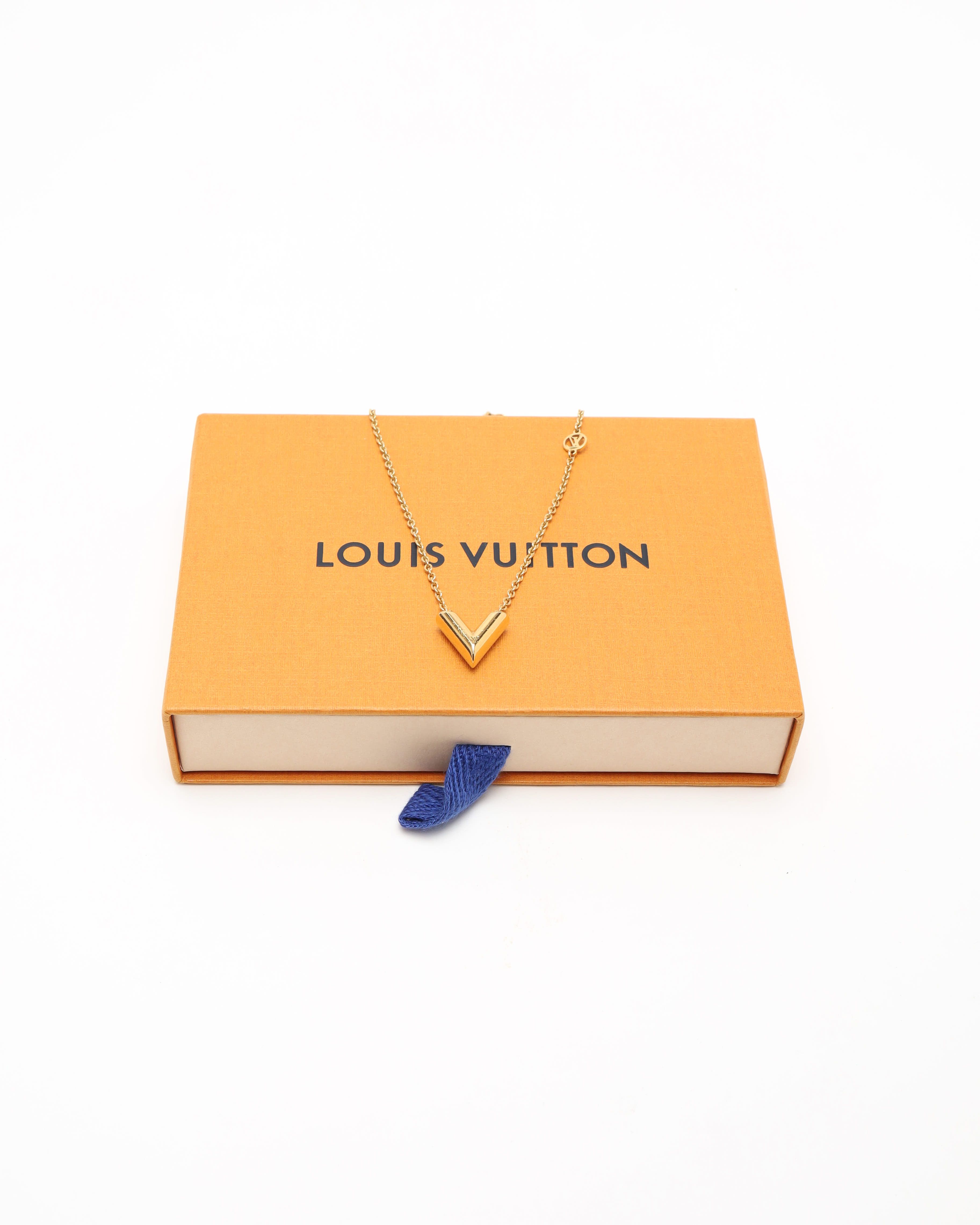 Pre-owned Louis Vuitton Essential V Necklace In Gold