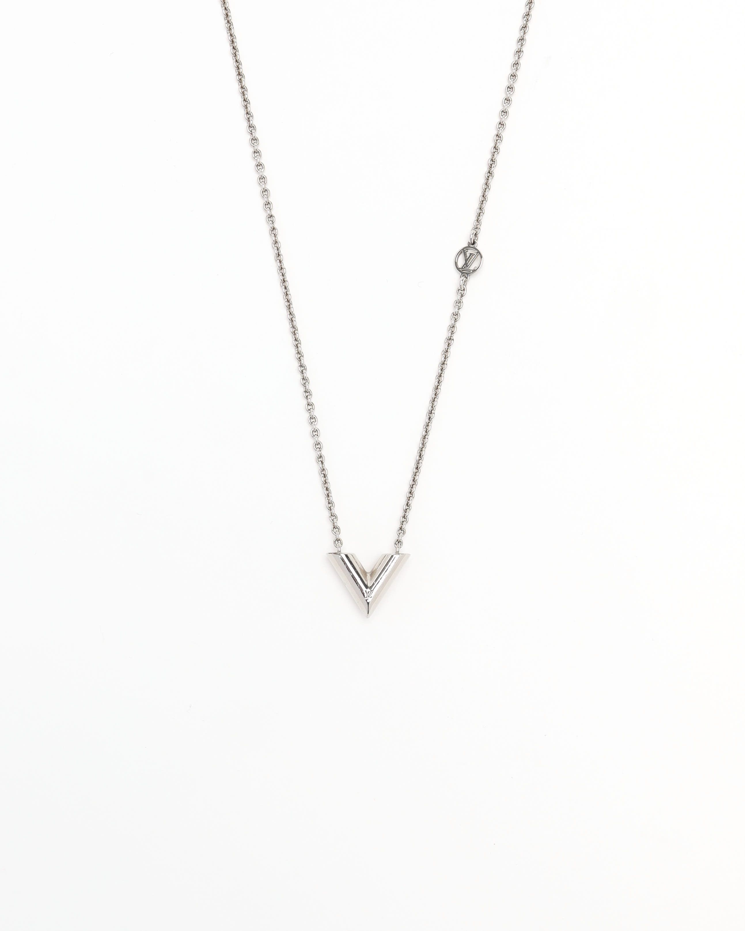 Pre-owned Louis Vuitton Essential V Necklace In Silver