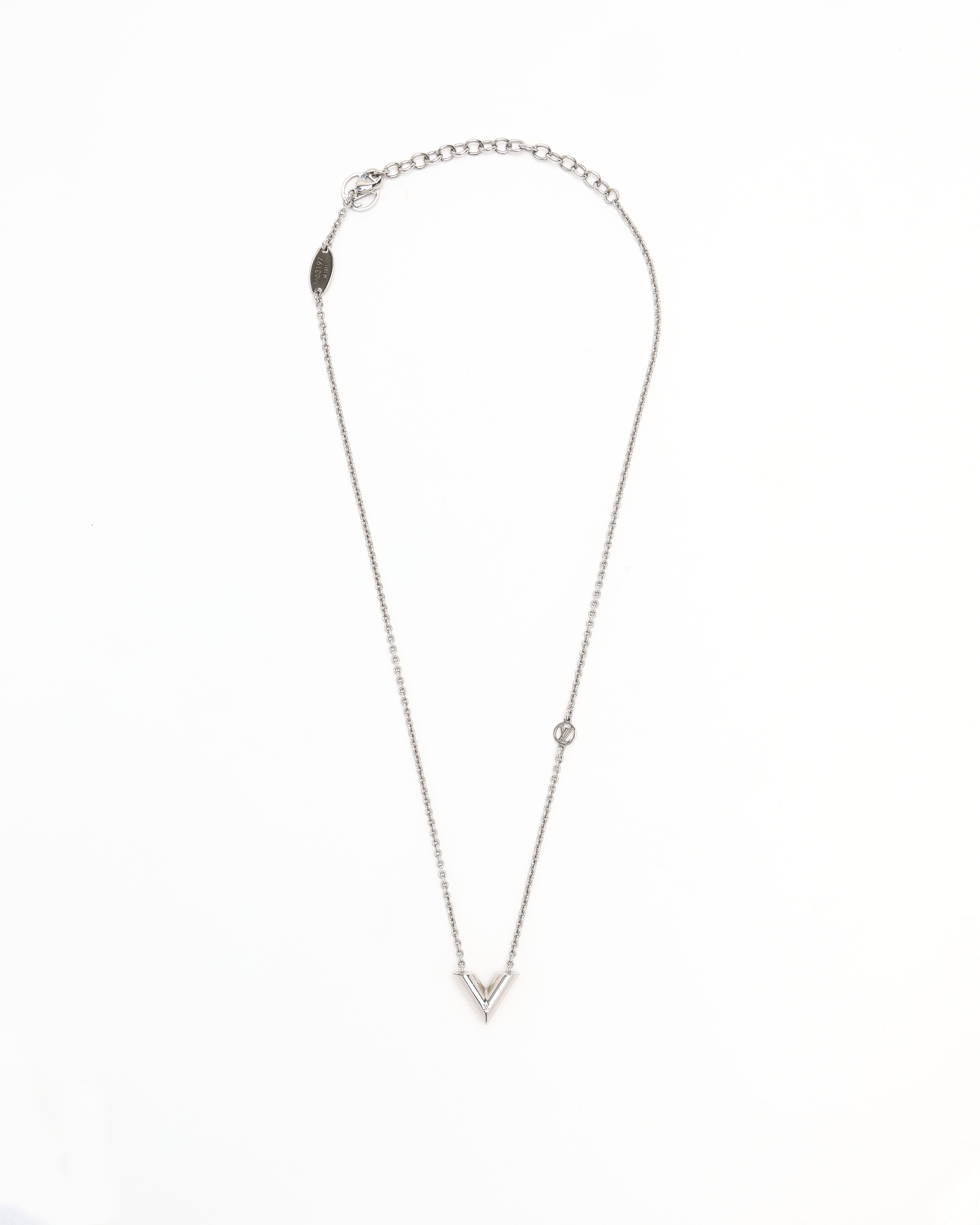 Pre-owned Louis Vuitton Essential V Necklace In Silver