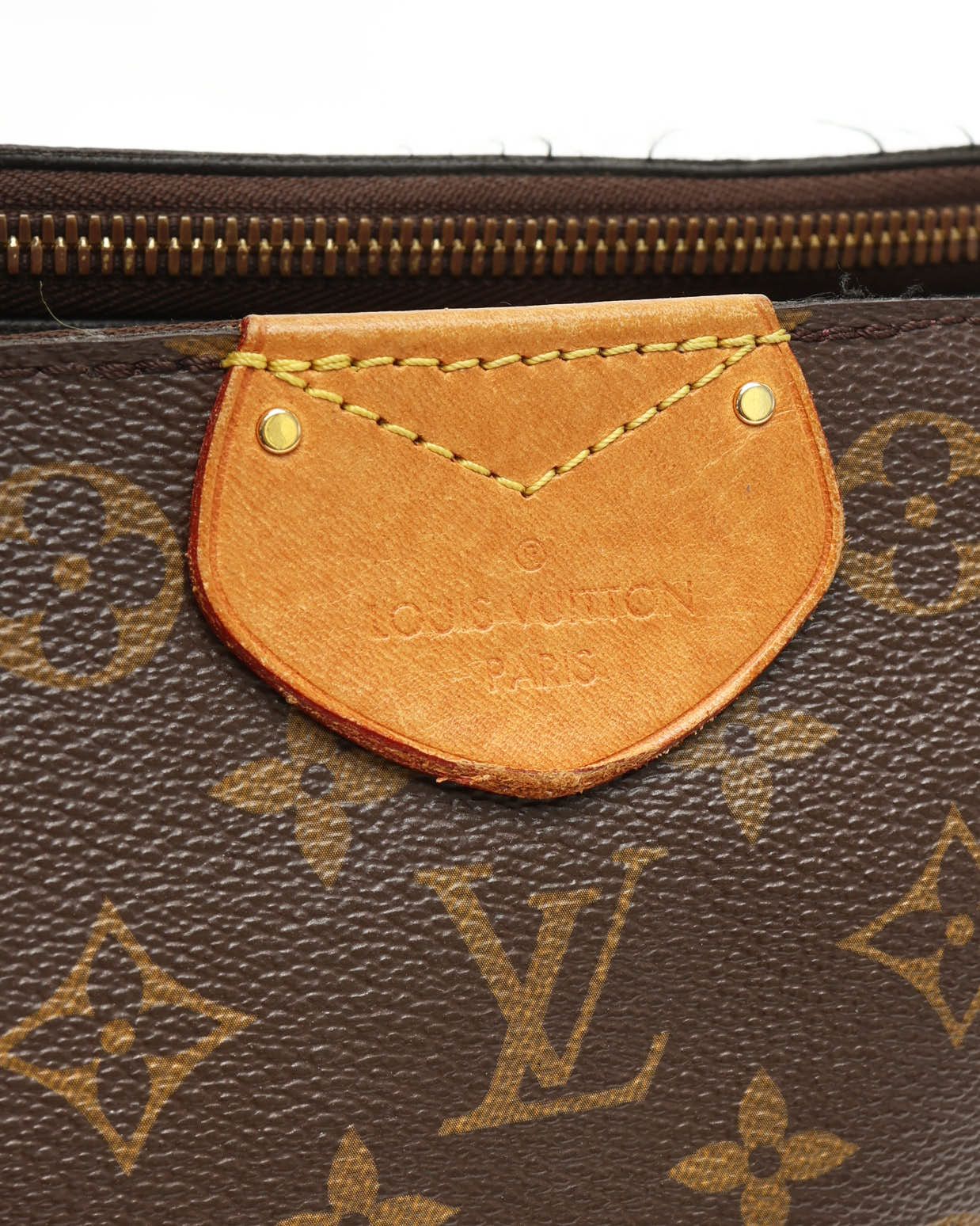 Pre-owned Louis Vuitton Monogram Marais Mm Bag In Brown