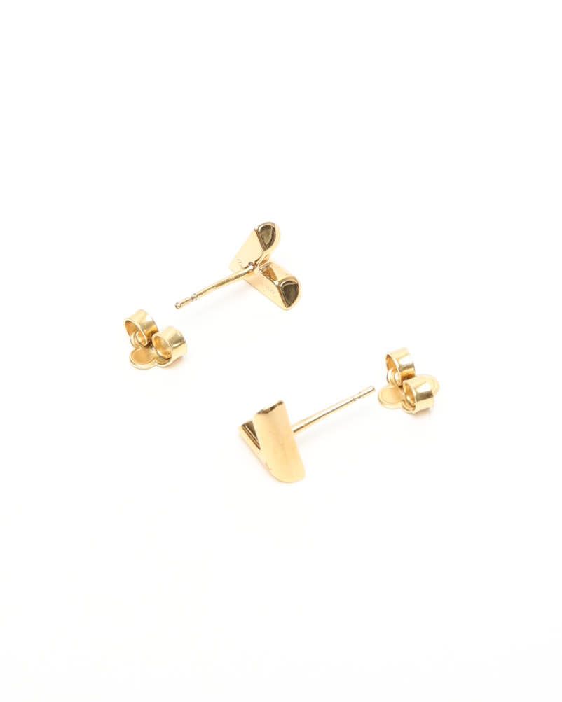 Pre-owned Louis Vuitton Essential V Stud Earrings In Gold