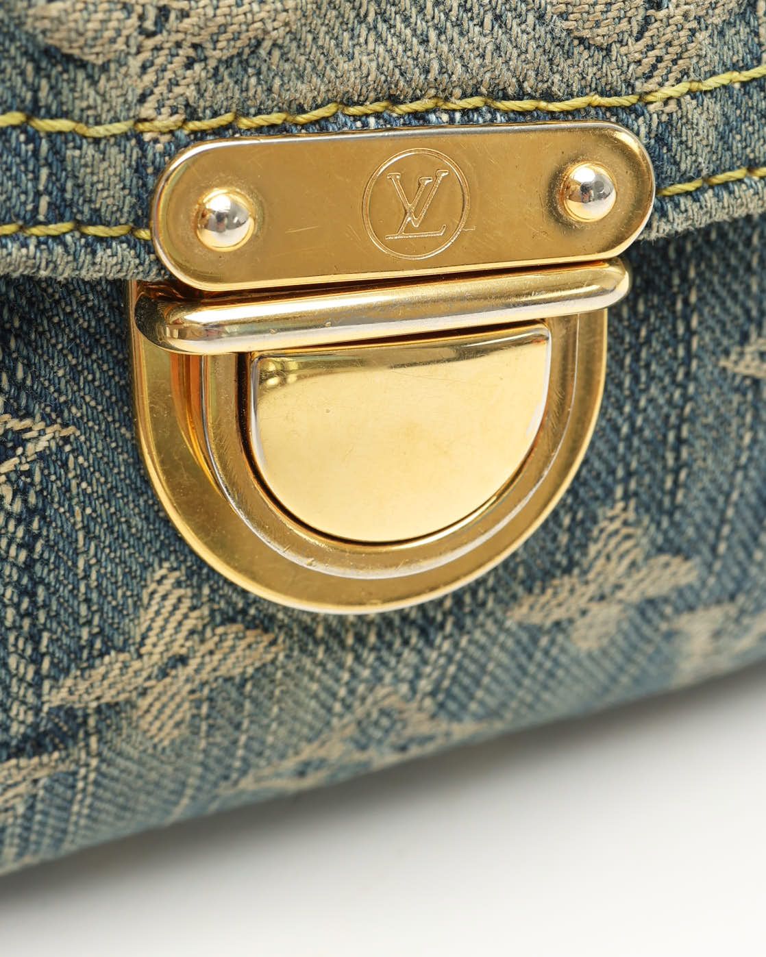 Pre-owned Louis Vuitton Monogram Denim Pratt Clutch In Blue