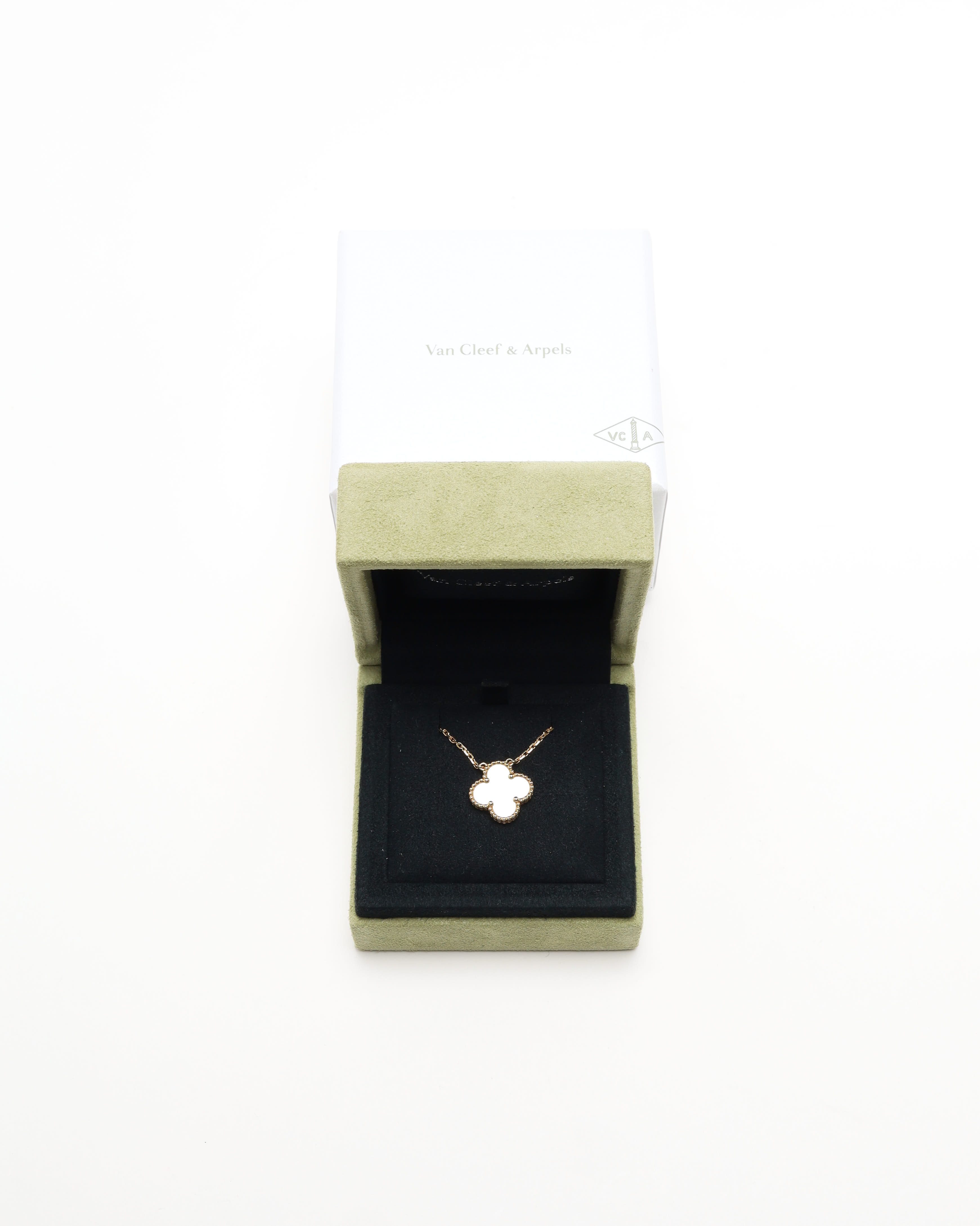 Van Cleef & Arpels Vintage Alhambra Mother-of-pearl Pendant 18kt Yellow Gold In Gold
