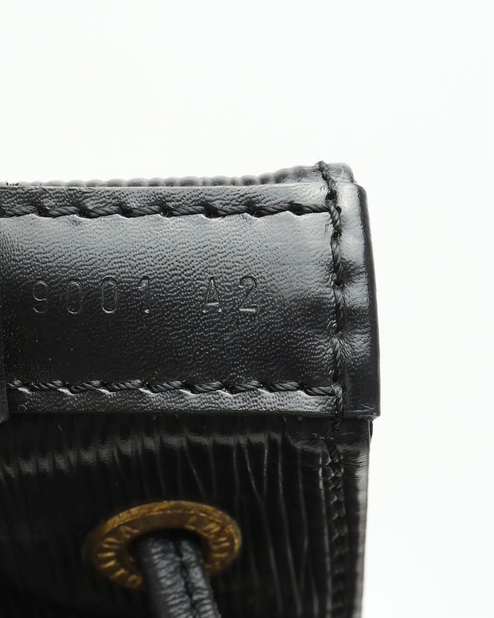 Pre-owned Louis Vuitton Epi Noé Gm Bag In Black