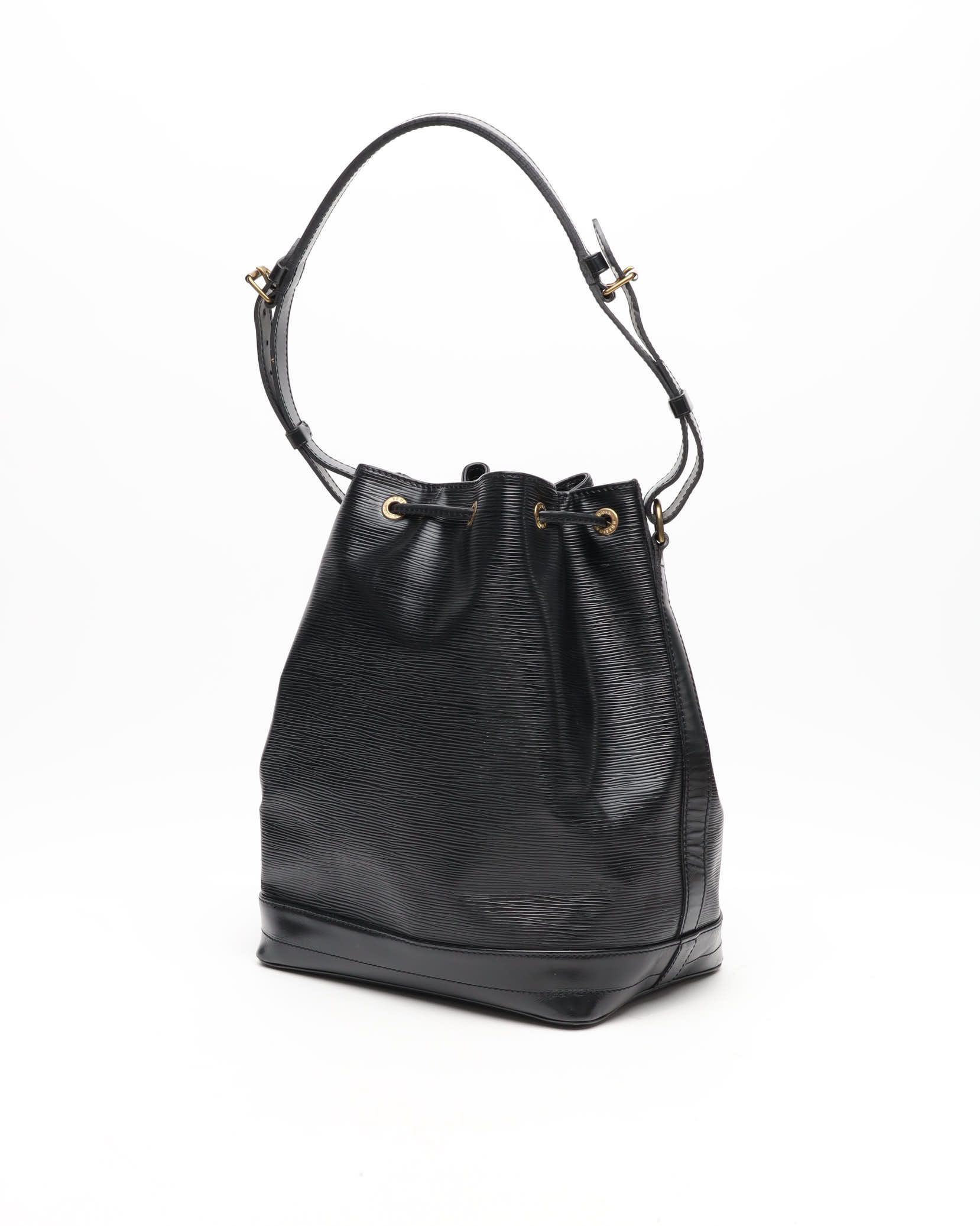 Pre-owned Louis Vuitton Epi Noé Gm Bag In Black