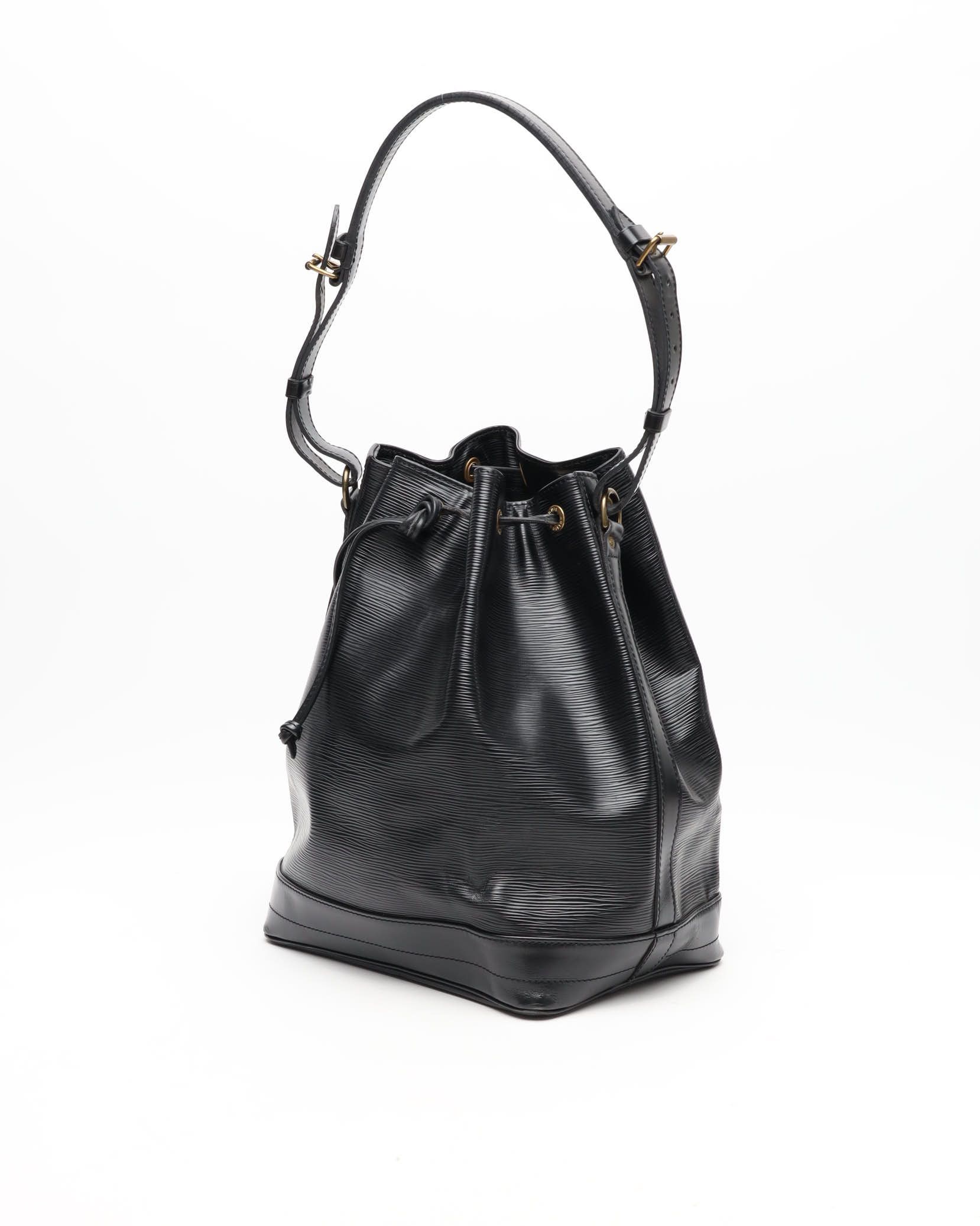 Pre-owned Louis Vuitton Epi Noé Gm Bag In Black