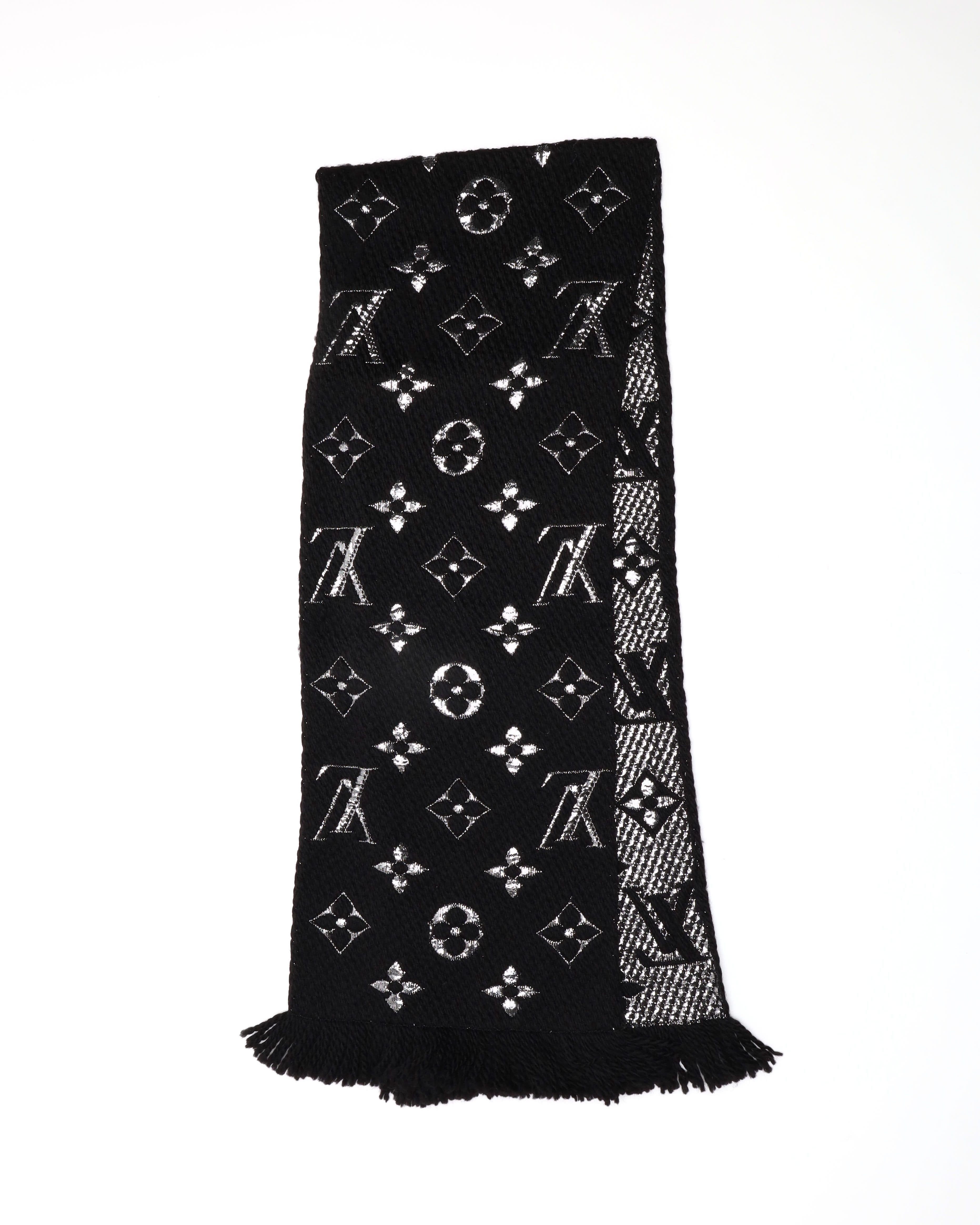 Pre-owned Louis Vuitton Logomania Wool Scarf In Black