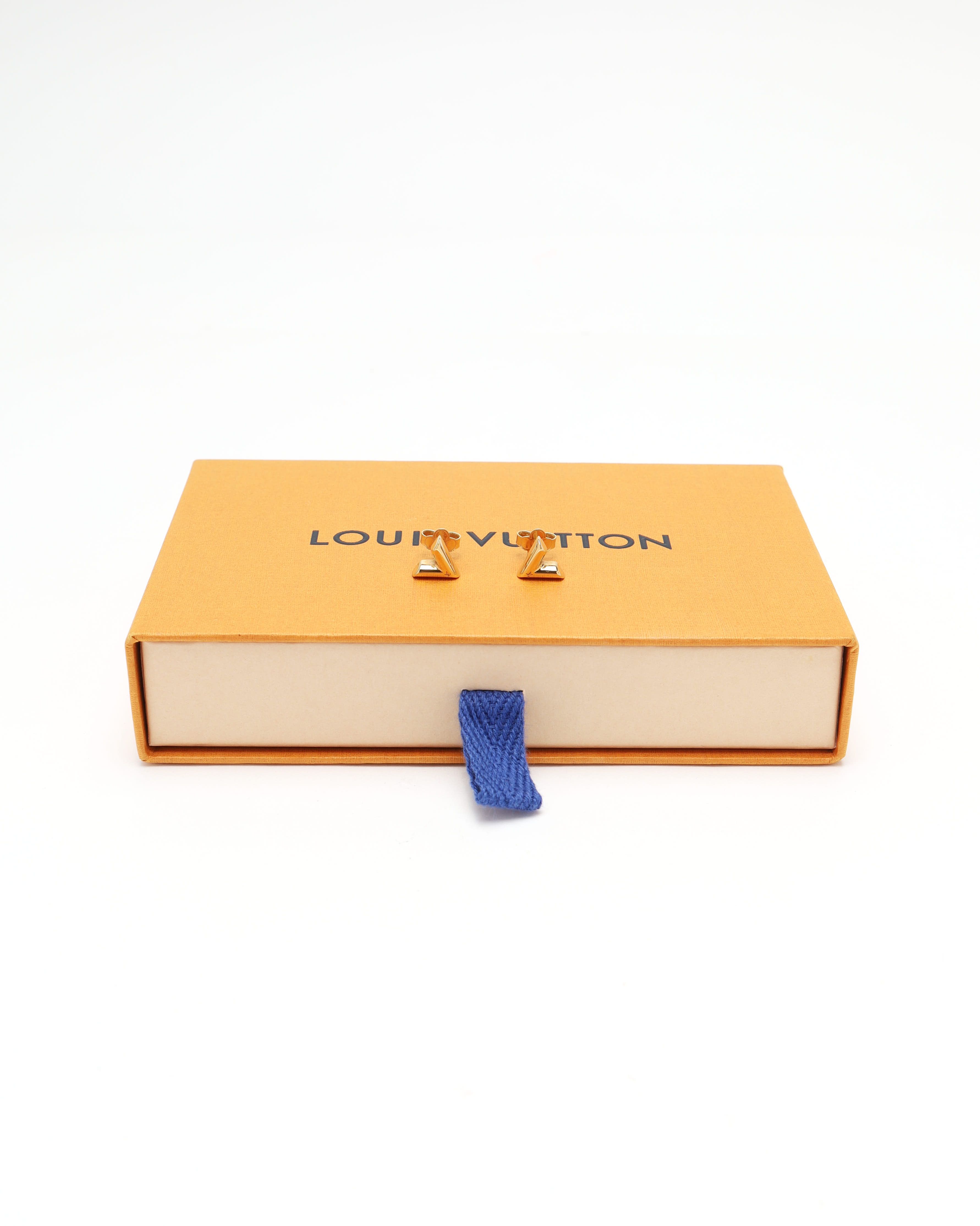 Pre-owned Louis Vuitton Essential V Stud Earrings In Gold