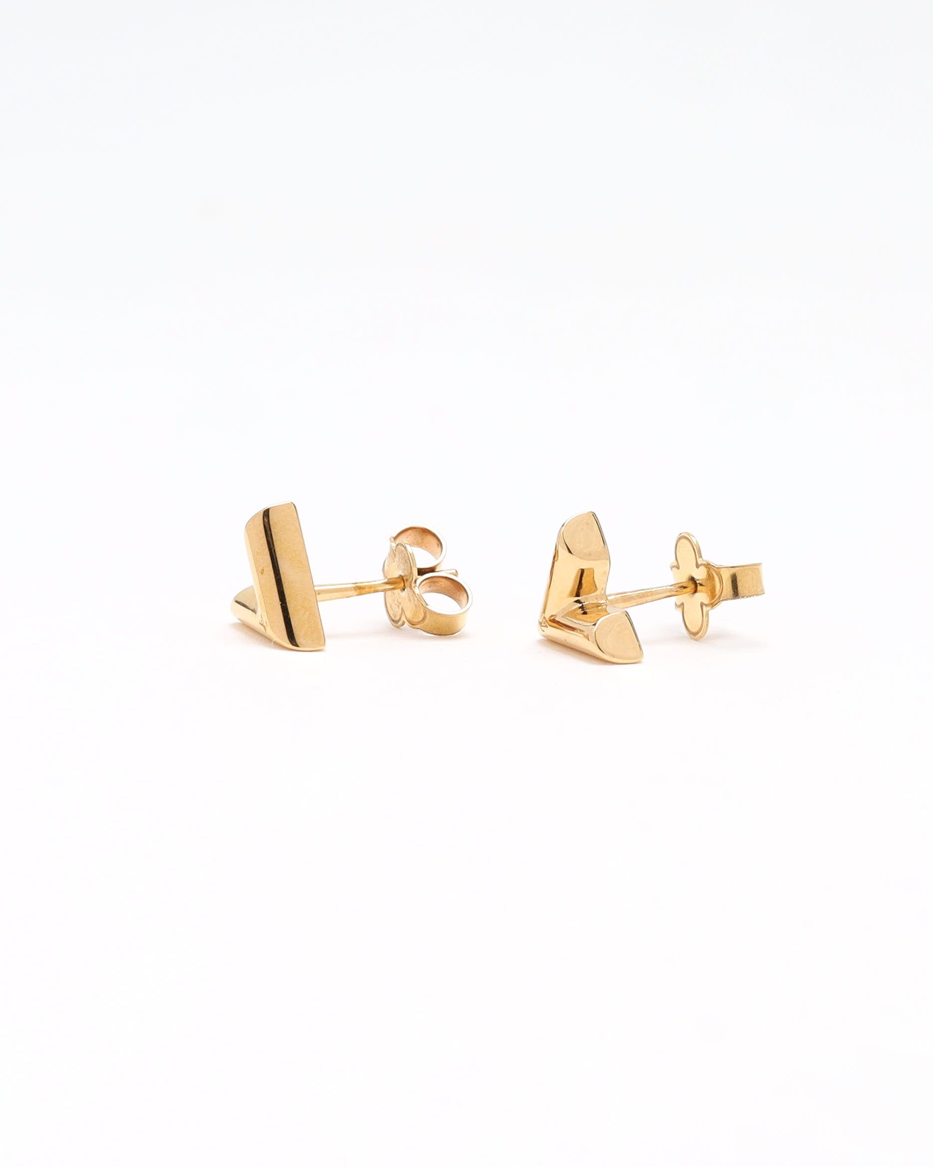 Pre-owned Louis Vuitton Essential V Stud Earrings In Gold
