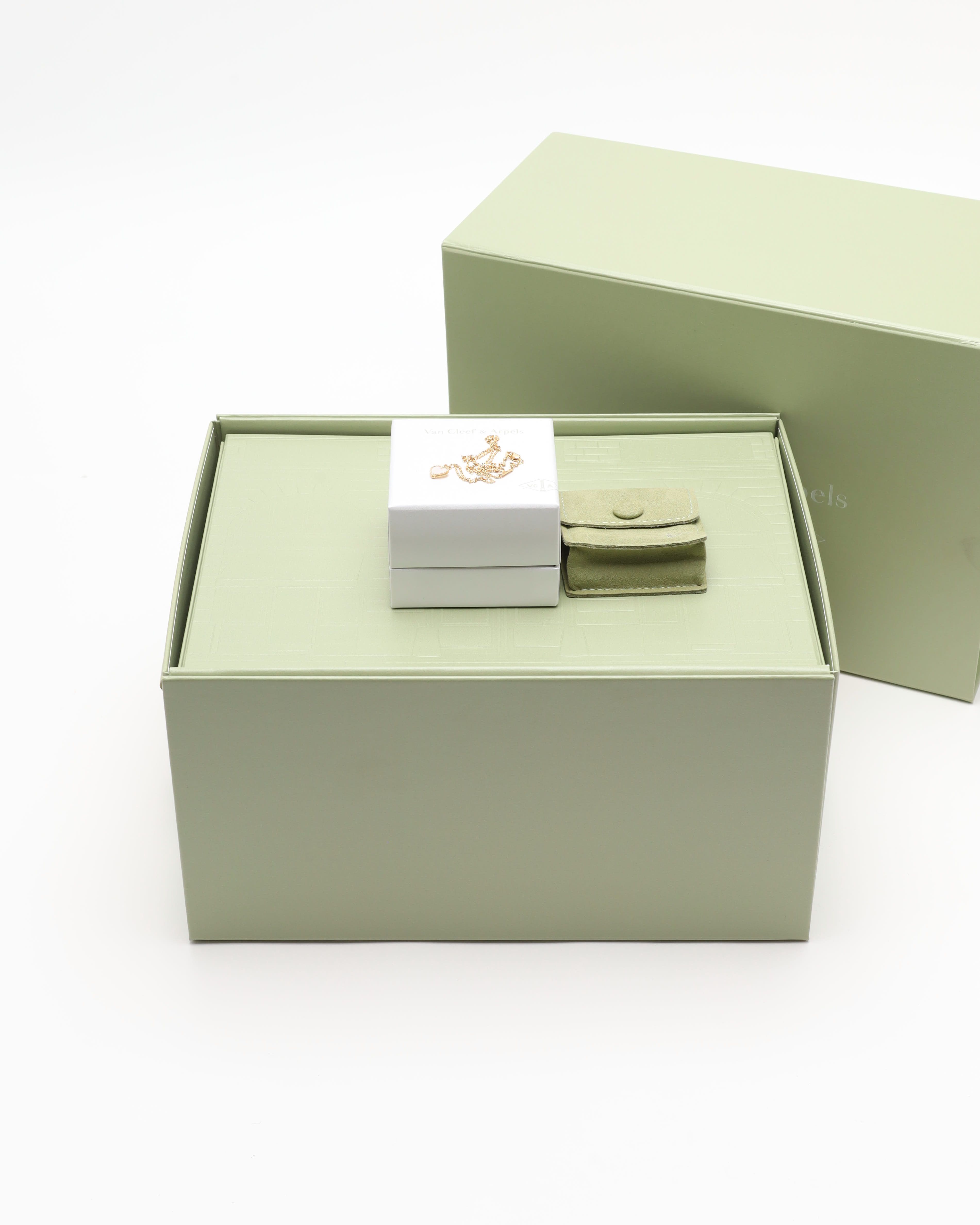 Van Cleef & Arpels Sweet Butterflies Mother-of-pearl Necklace In Gold