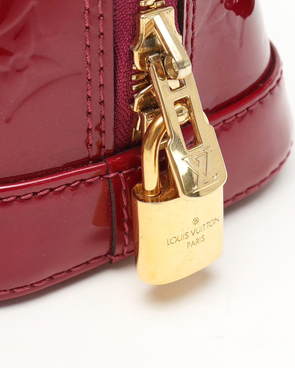 Pre-owned Louis Vuitton Vernis Alma Bb Bag In Red