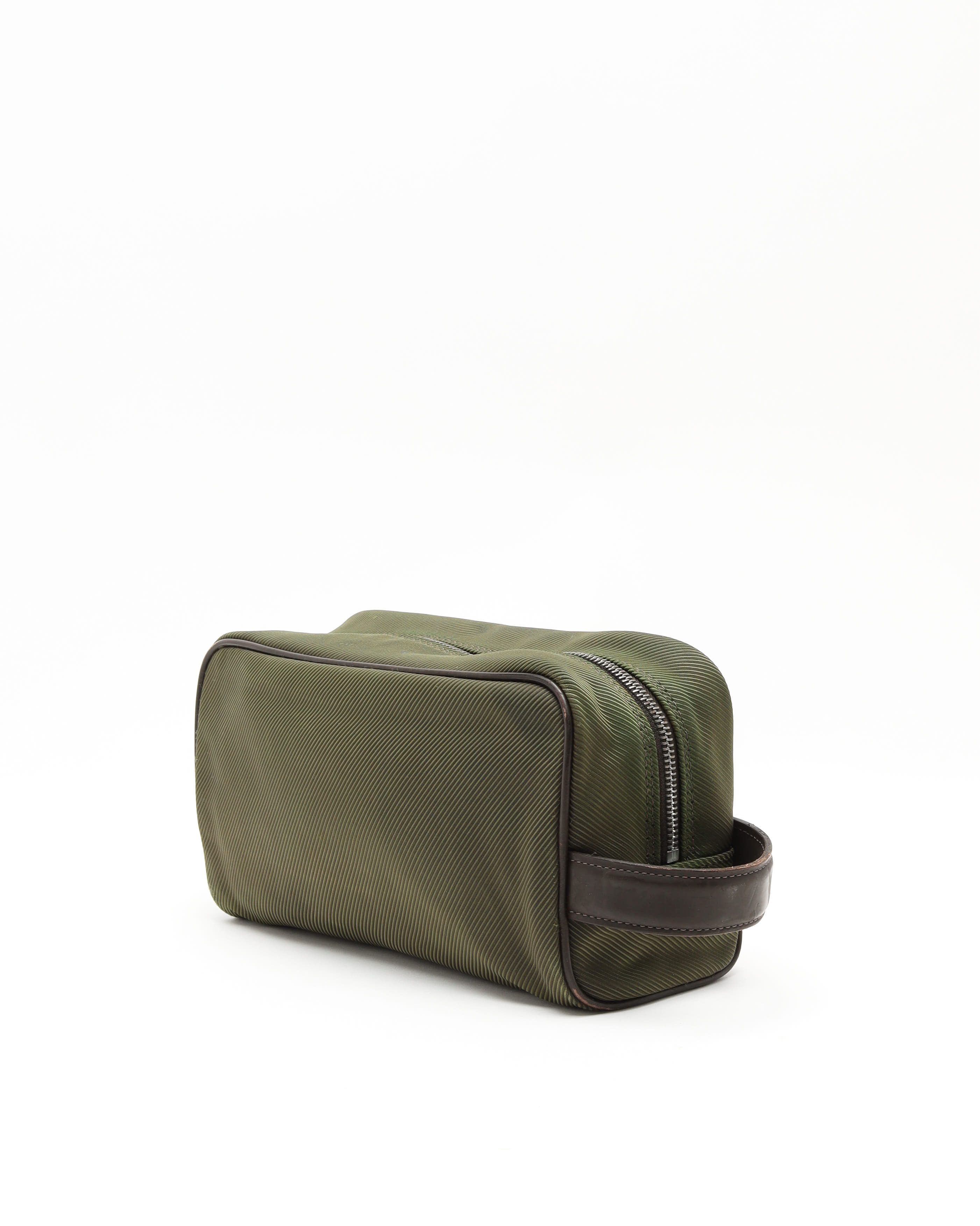 Pre-owned Louis Vuitton Toilet Pouch In Green
