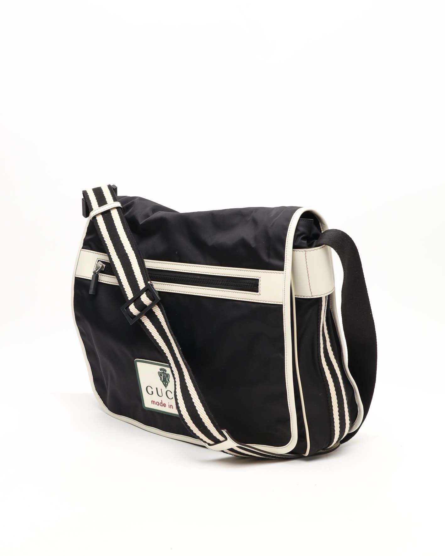 Gucci Messenger Bag In Black