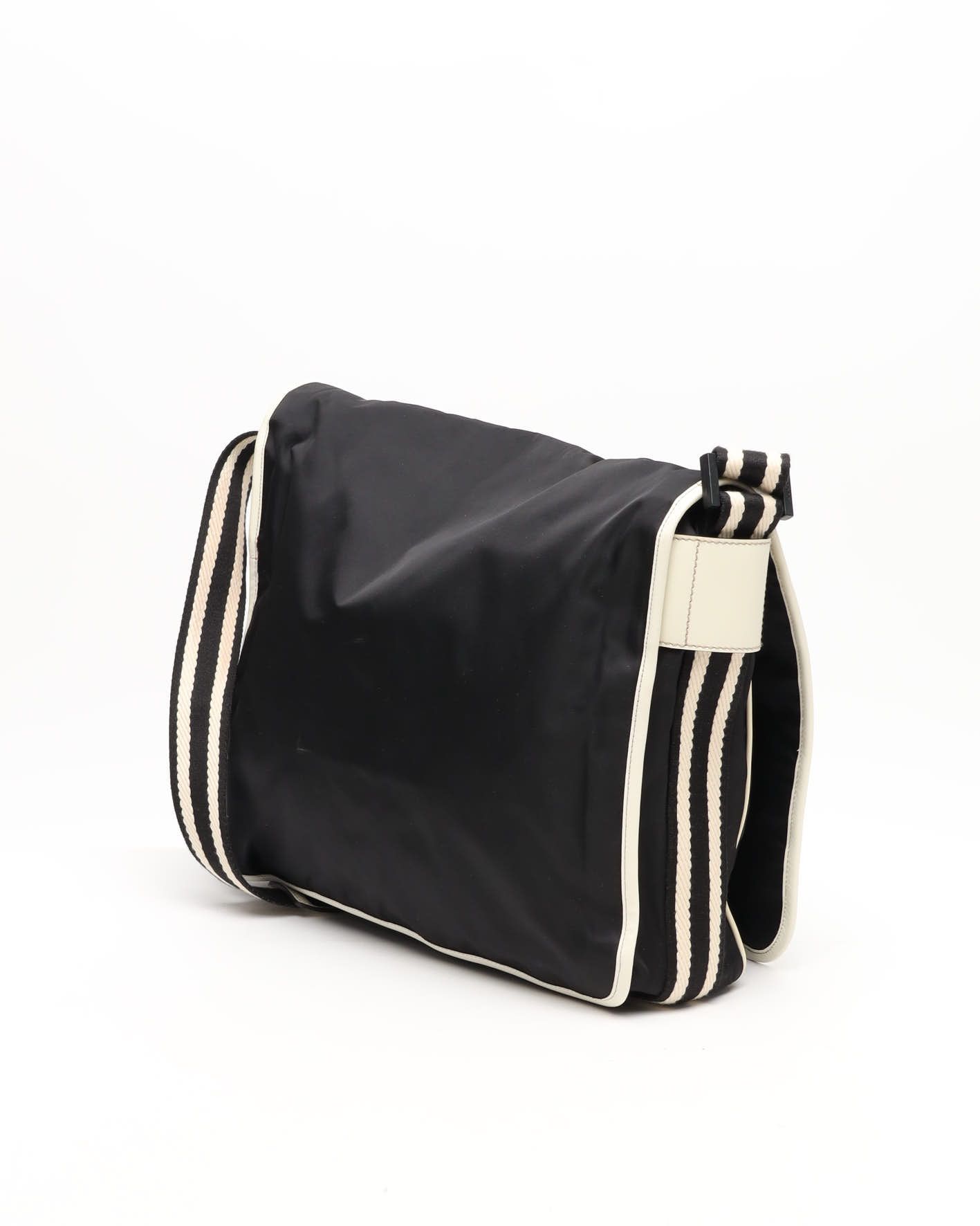 Gucci Messenger Bag In Black