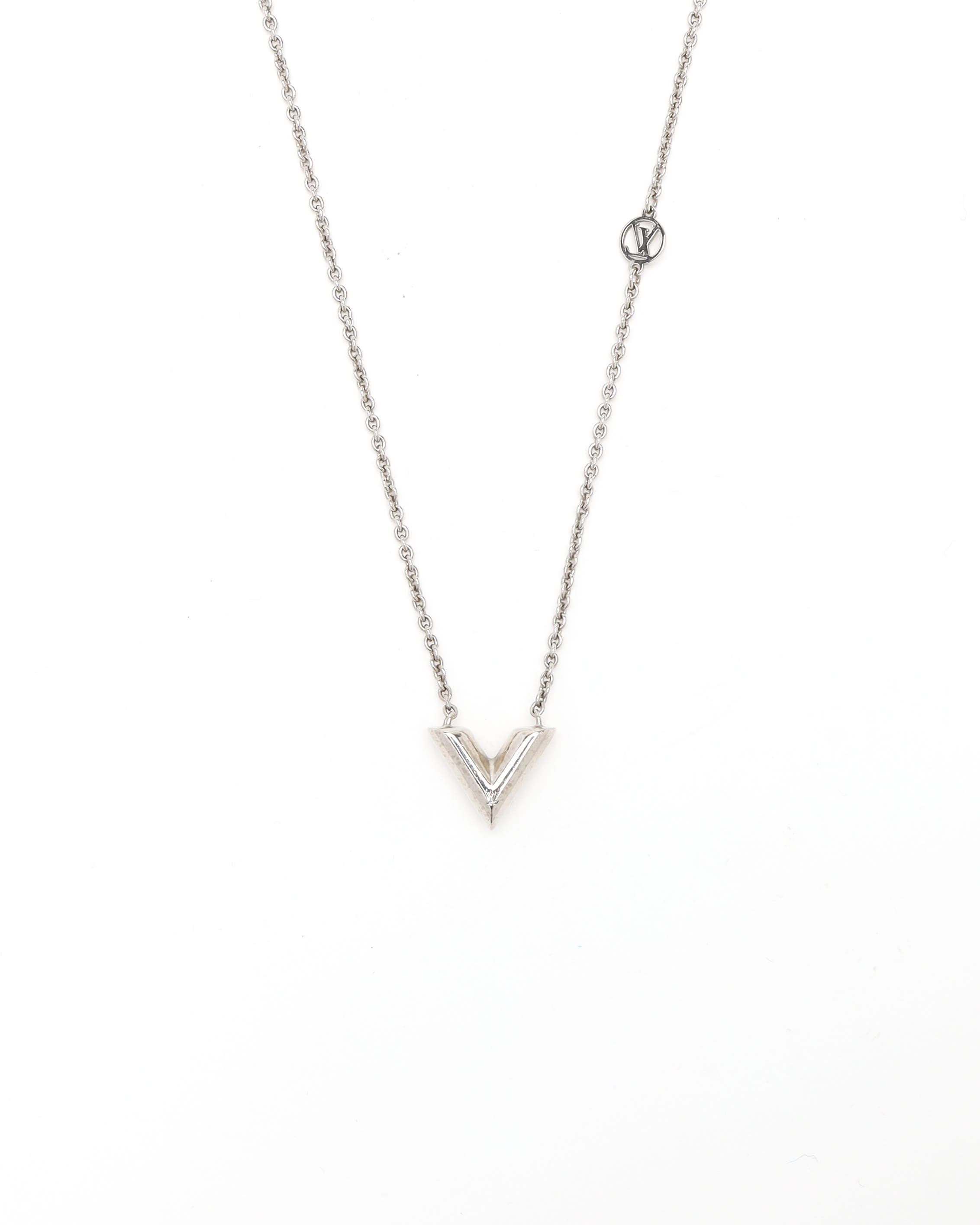 Pre-owned Louis Vuitton Essential V Necklace In Silver