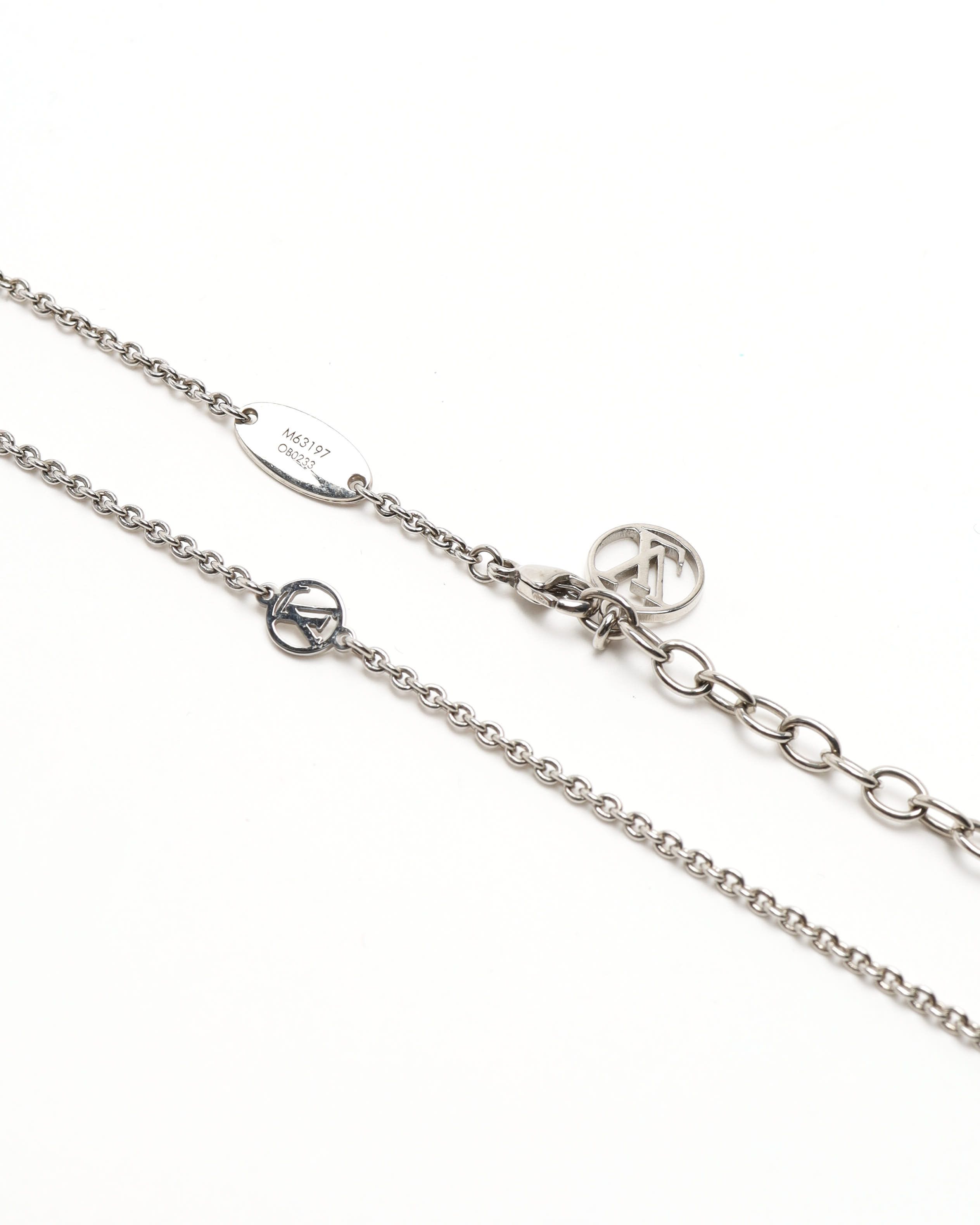 Pre-owned Louis Vuitton Essential V Necklace In Silver